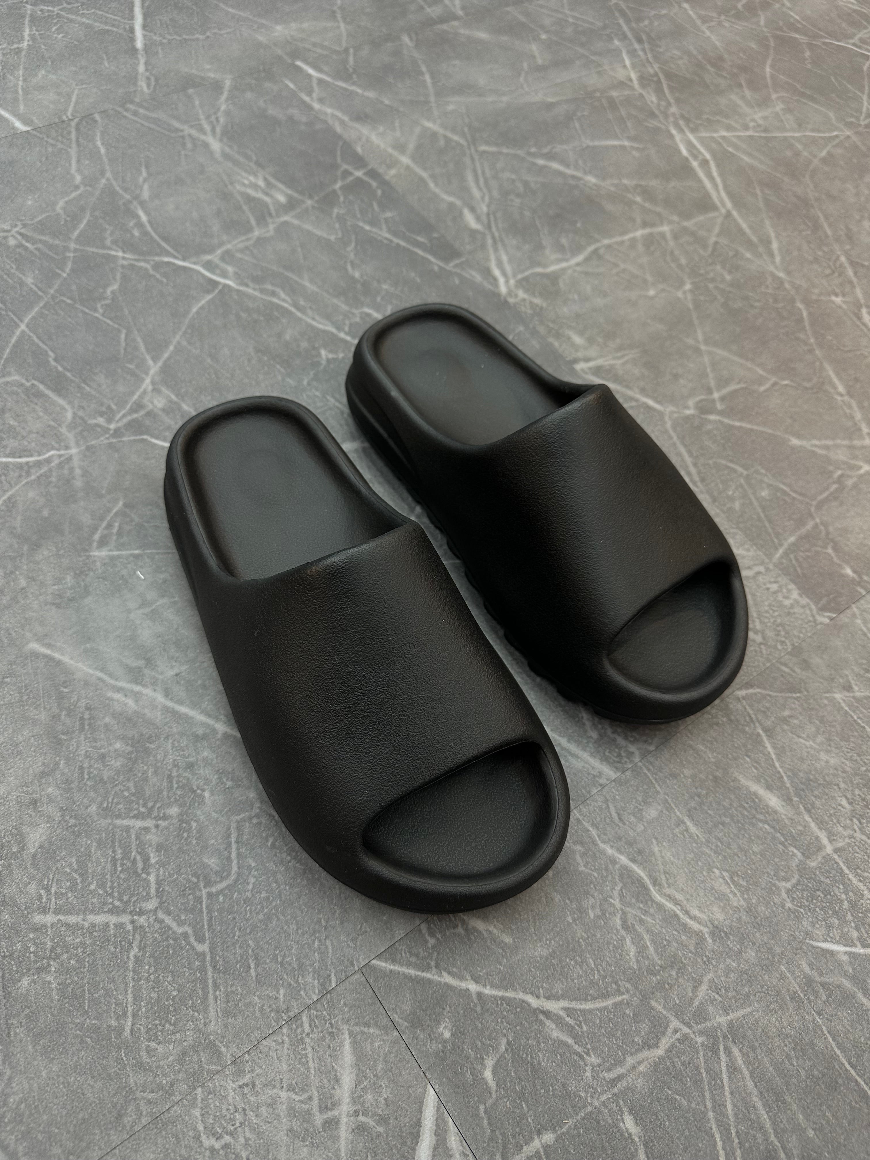 Yeezy Slide “Black” YS-01