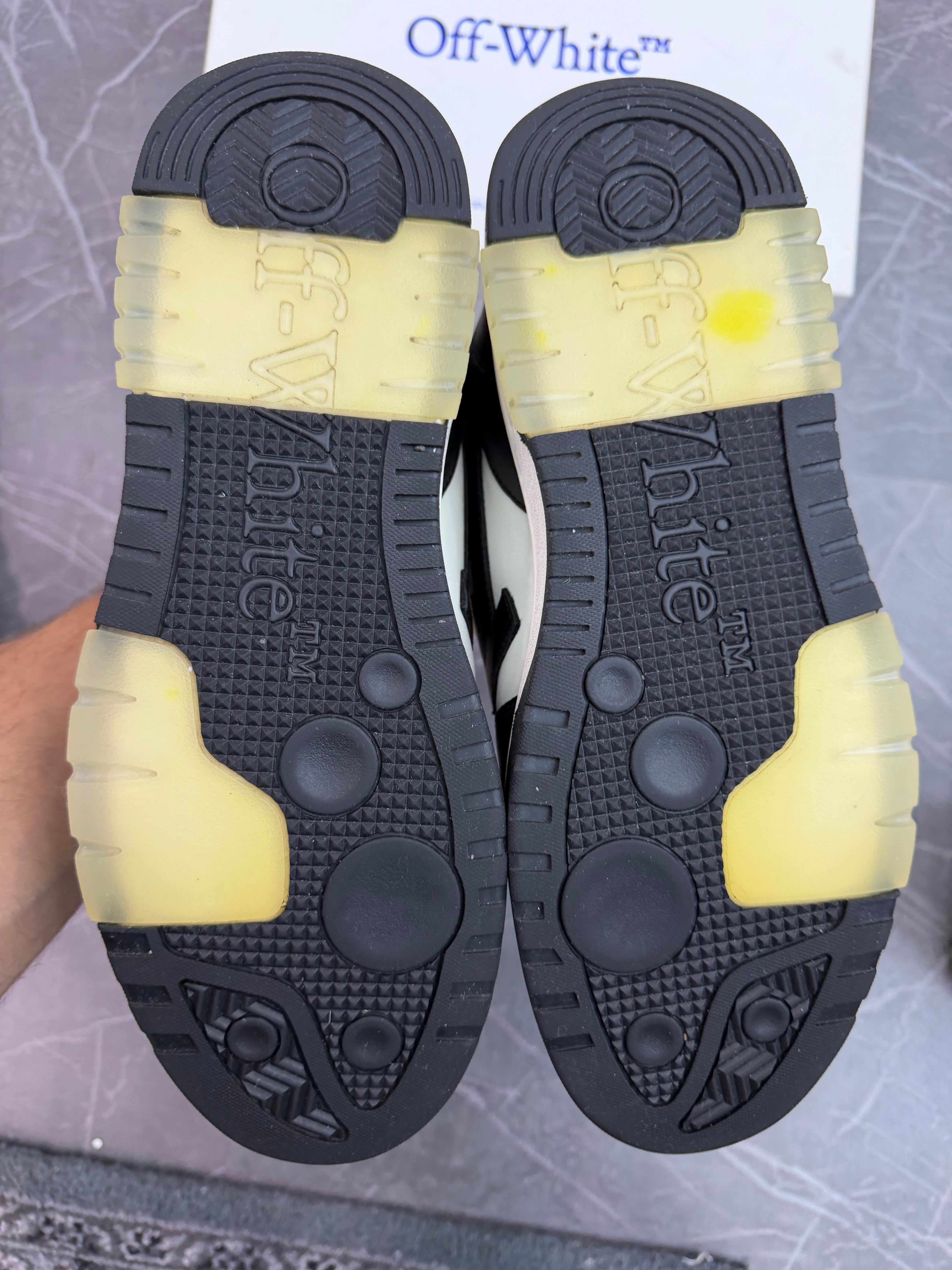 Off White Out Of Office “Black White”
