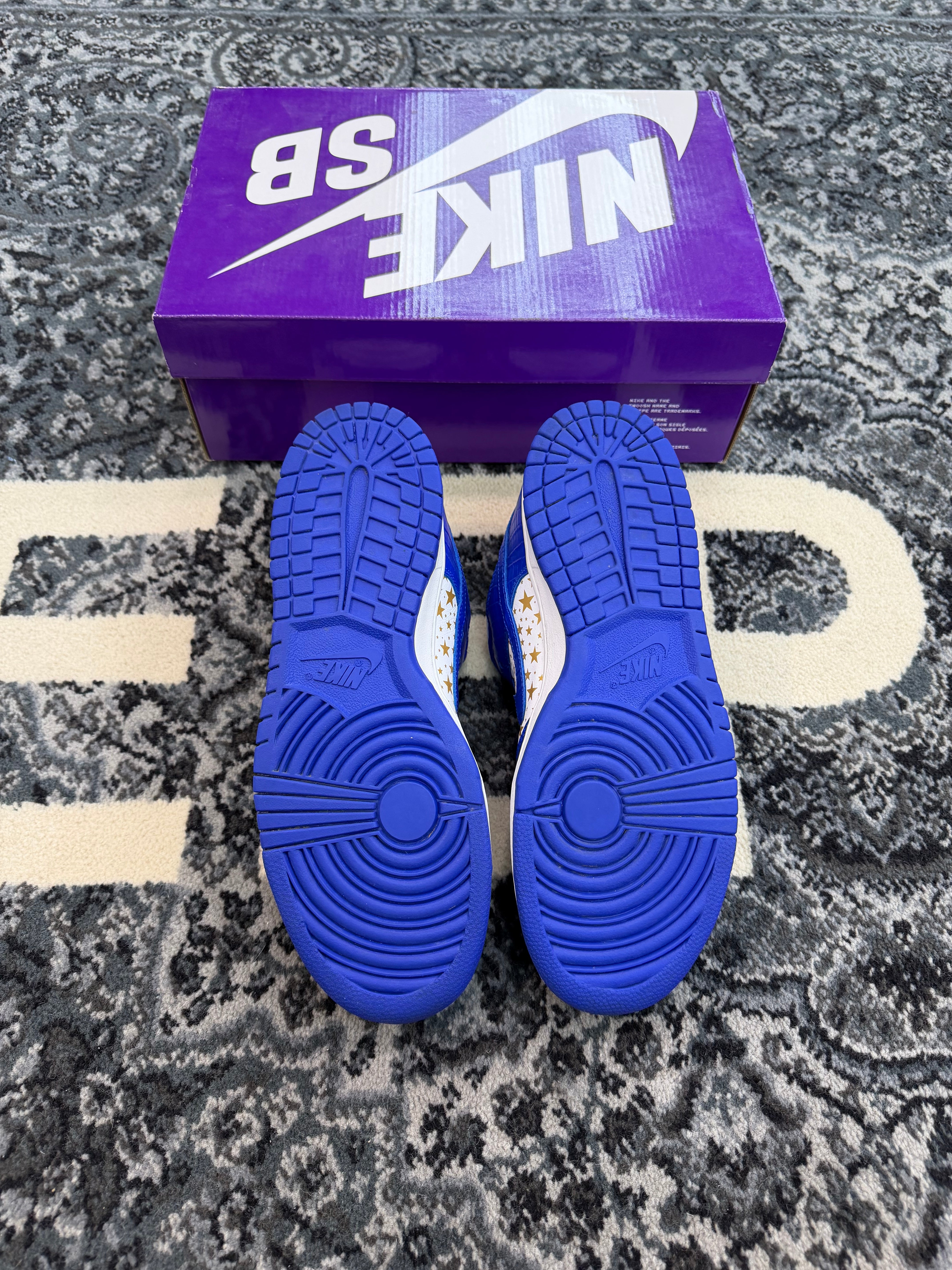 Nike SB Dunk Low x Supreme Stars “Hyper Royal”
