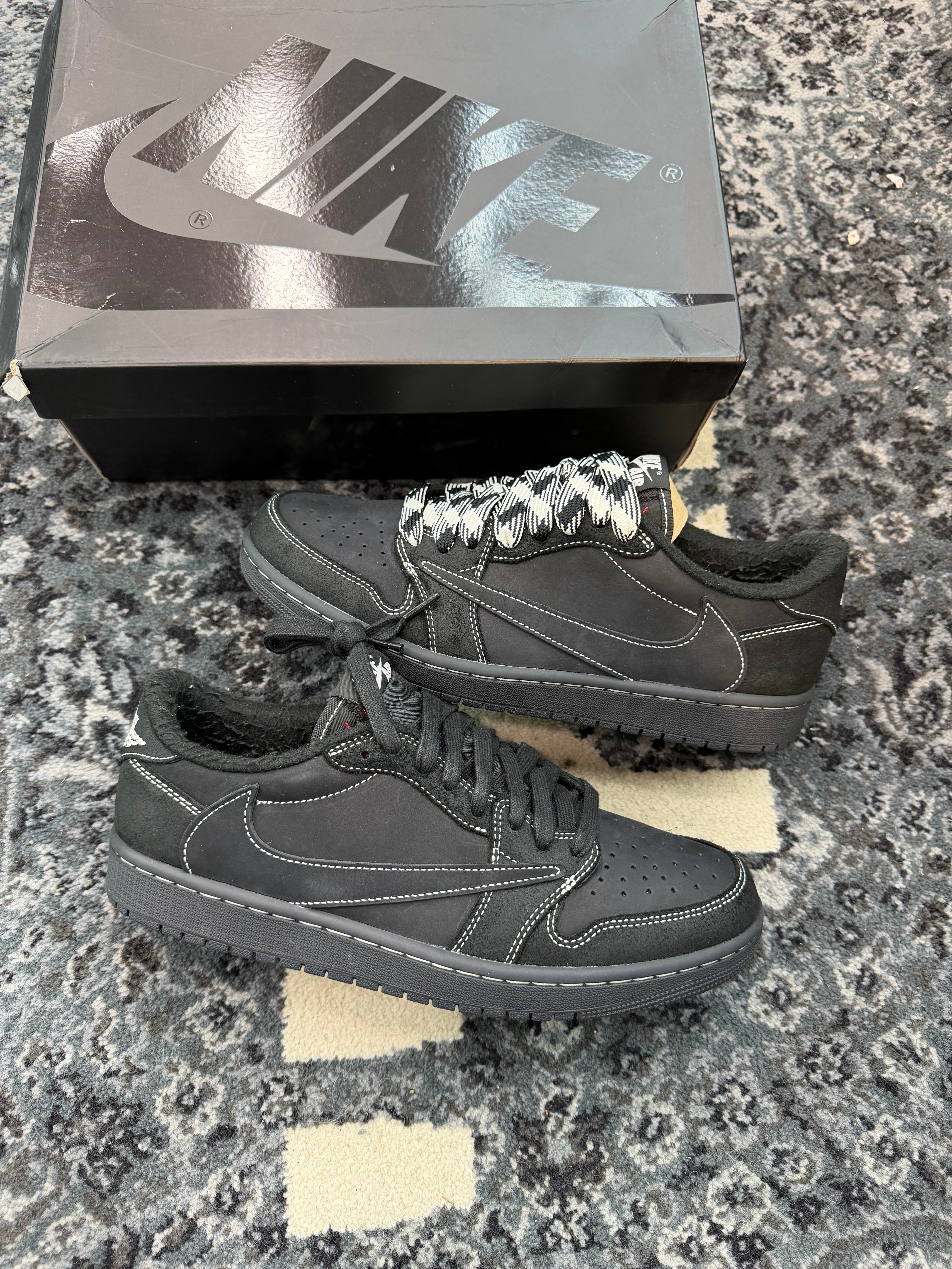 Jordan 1 Low Travis Scott “Phantom”