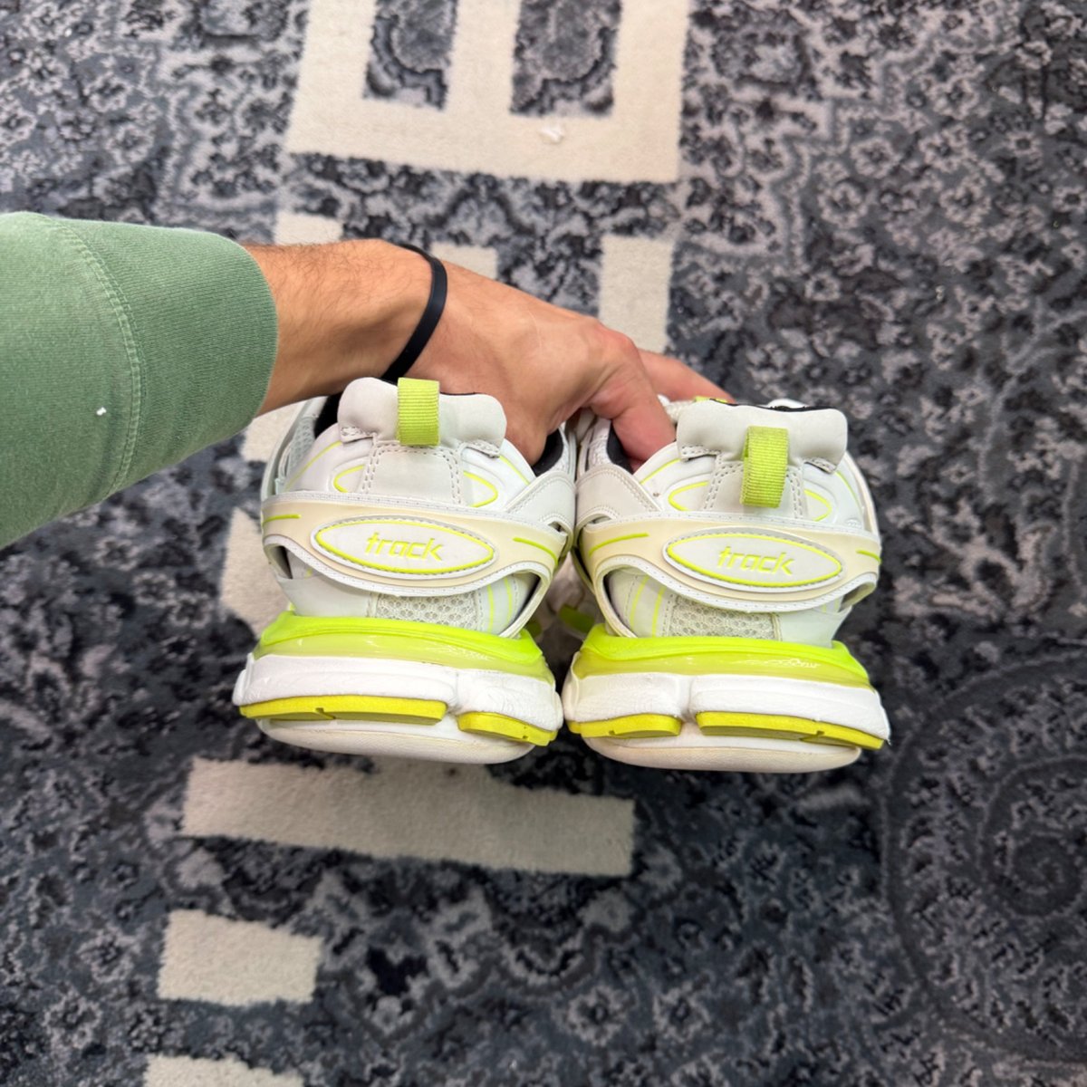 Balenciaga Track Worn Out In White Fluo Yellow - tag