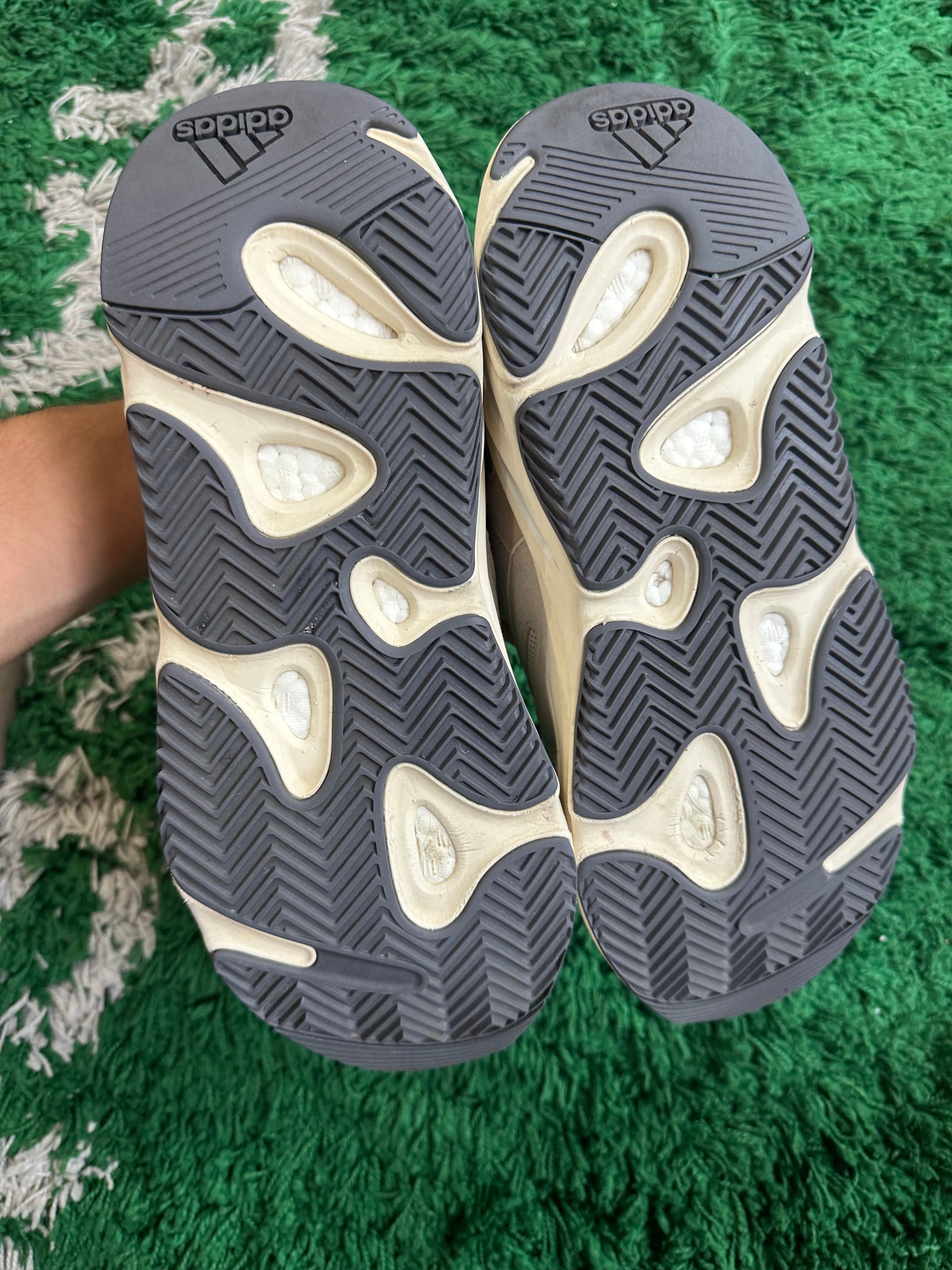 Yeezy 700 “Analog”