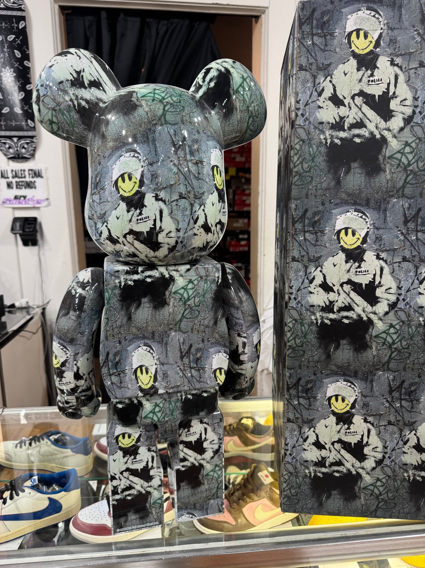 Bearbrick Riot Cop 1000%