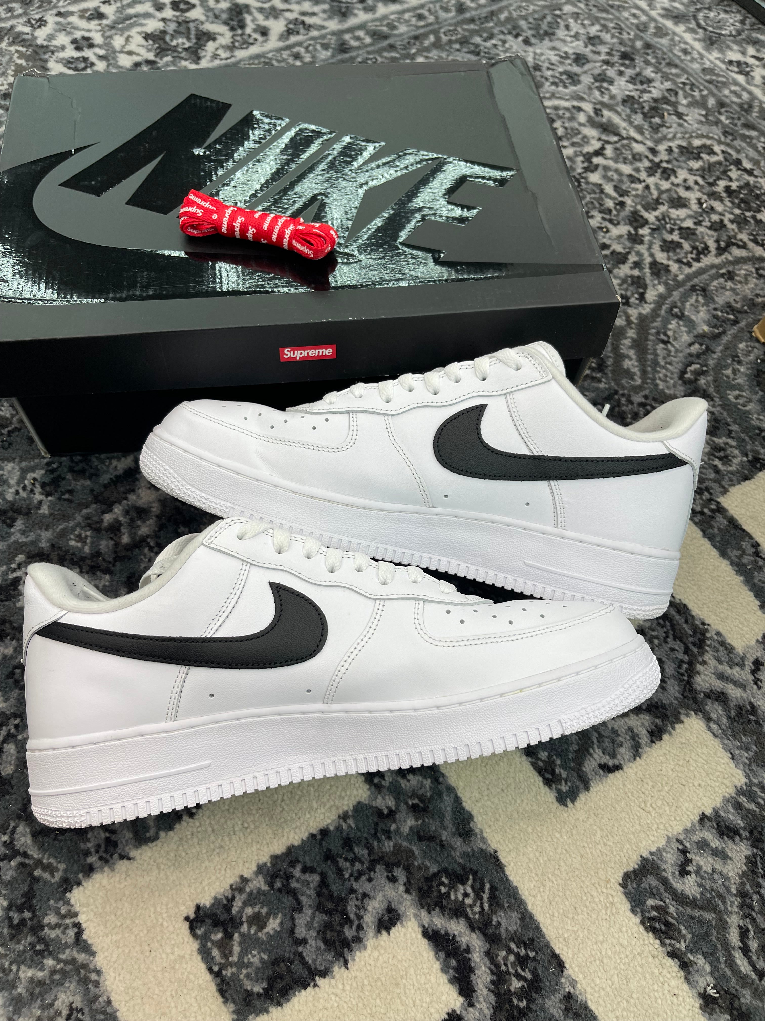 Nike Air Force 1 Low x Supreme “White Black Swoosh”