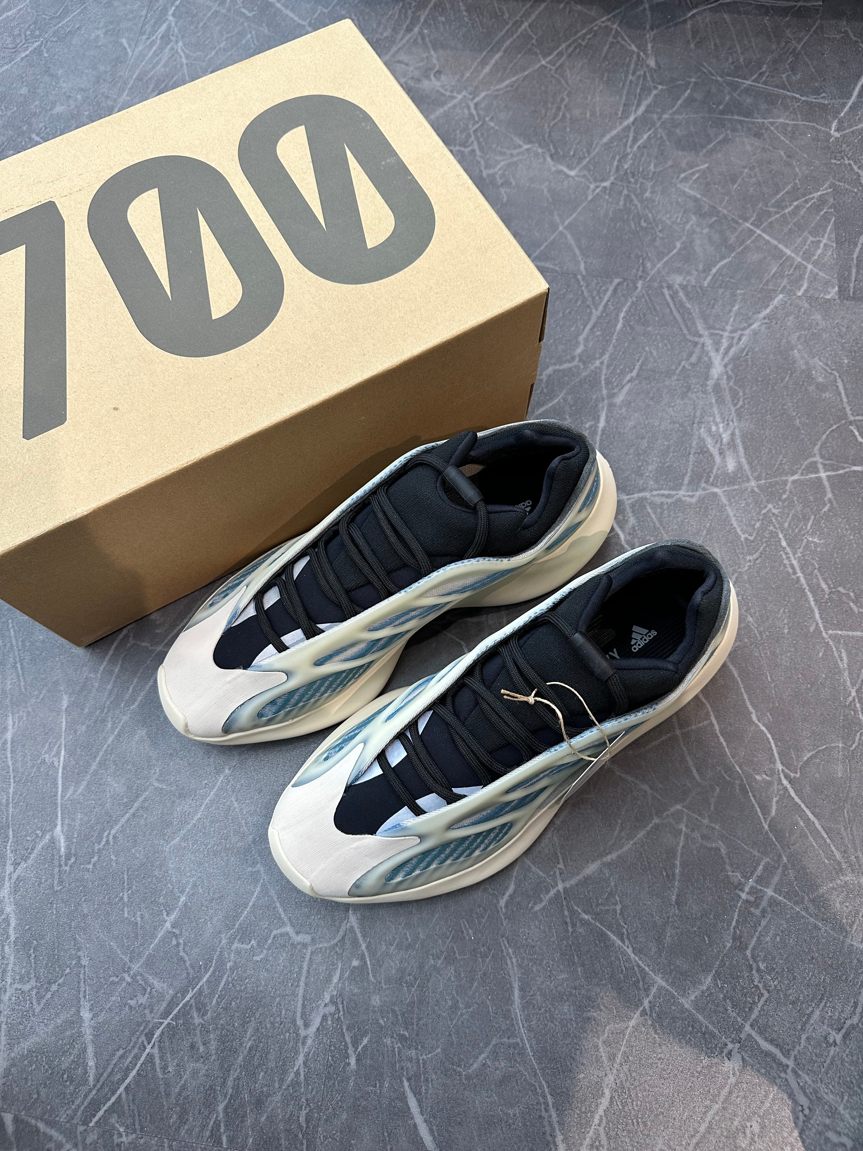 Yeezy 700 V3 “Kyanite”