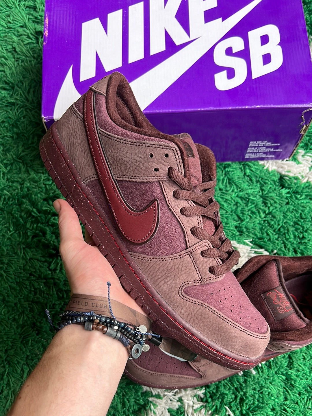 Nike SB Dunk Low “City of Love”