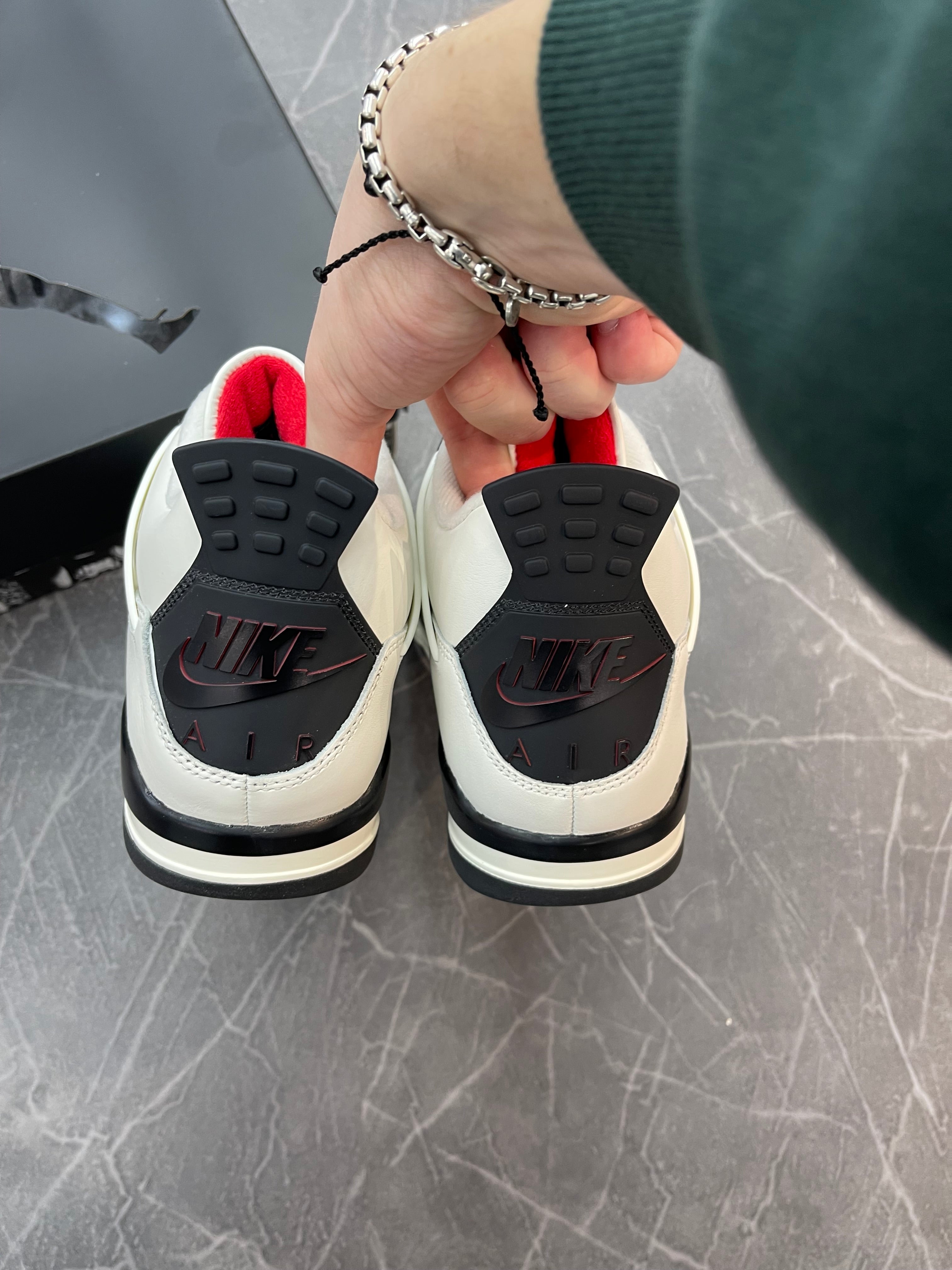 Jordan 4 “Flight Club”