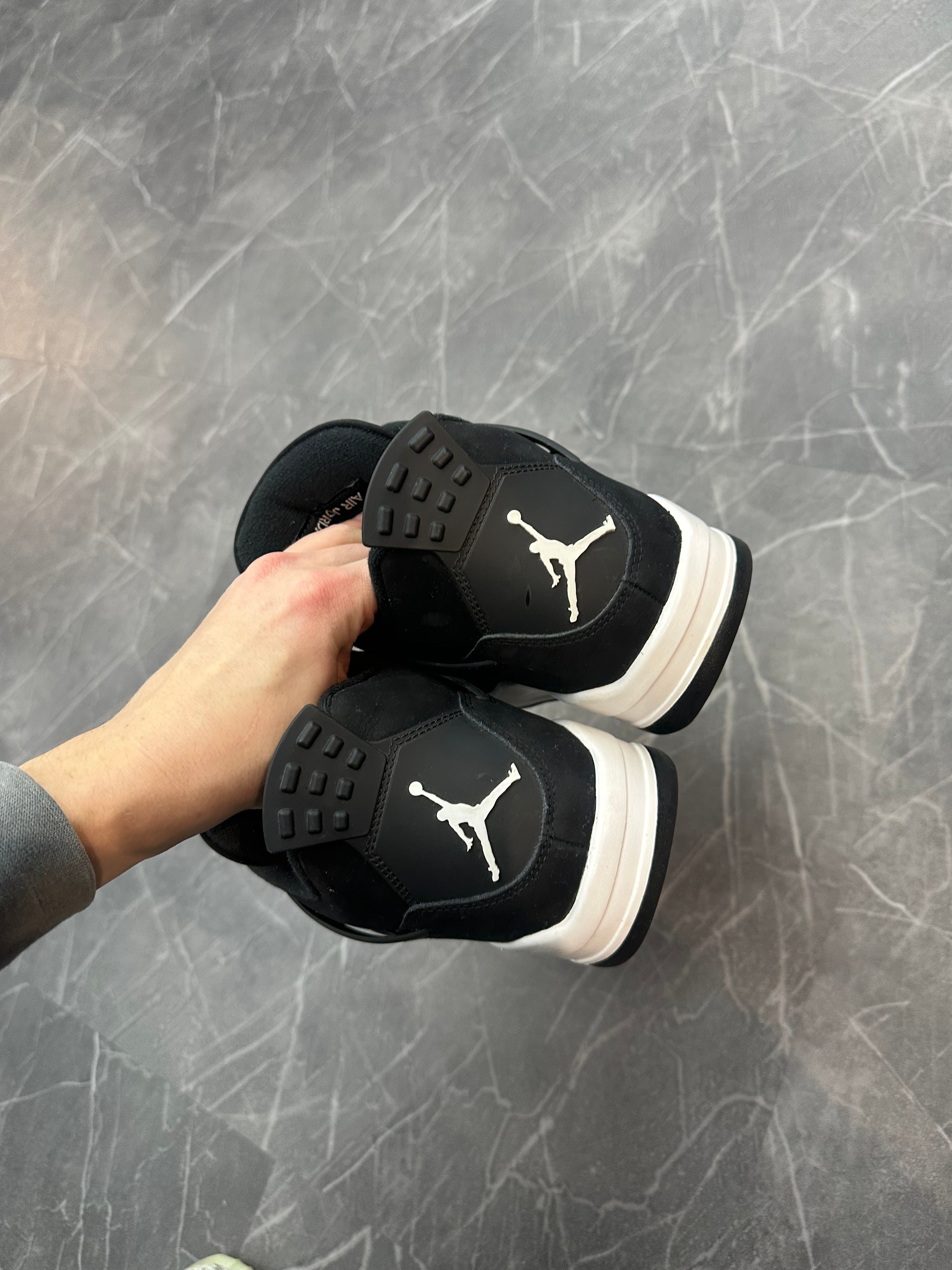 Jordan 4 “White Thunder”