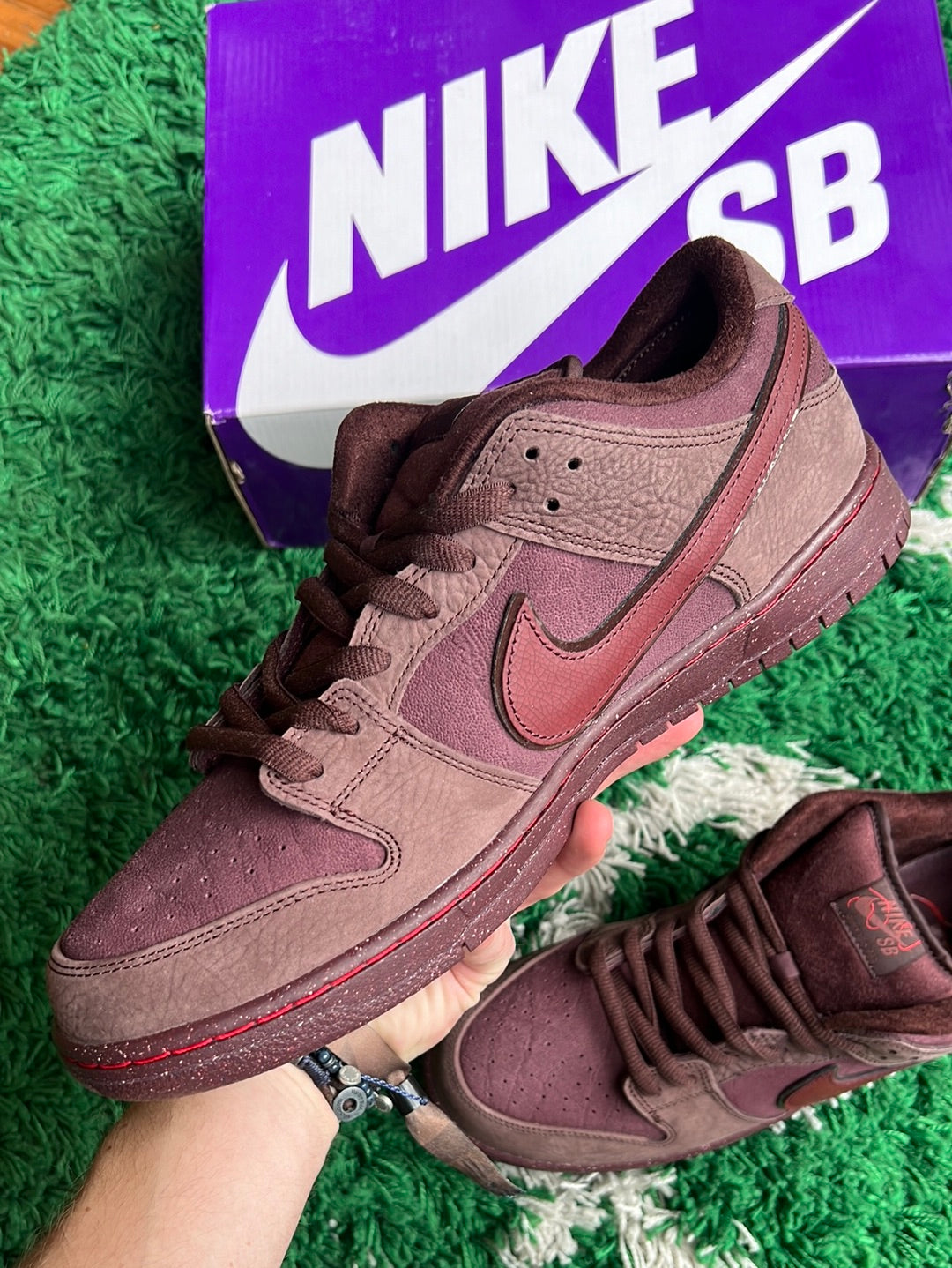Nike SB Dunk Low “City of Love”