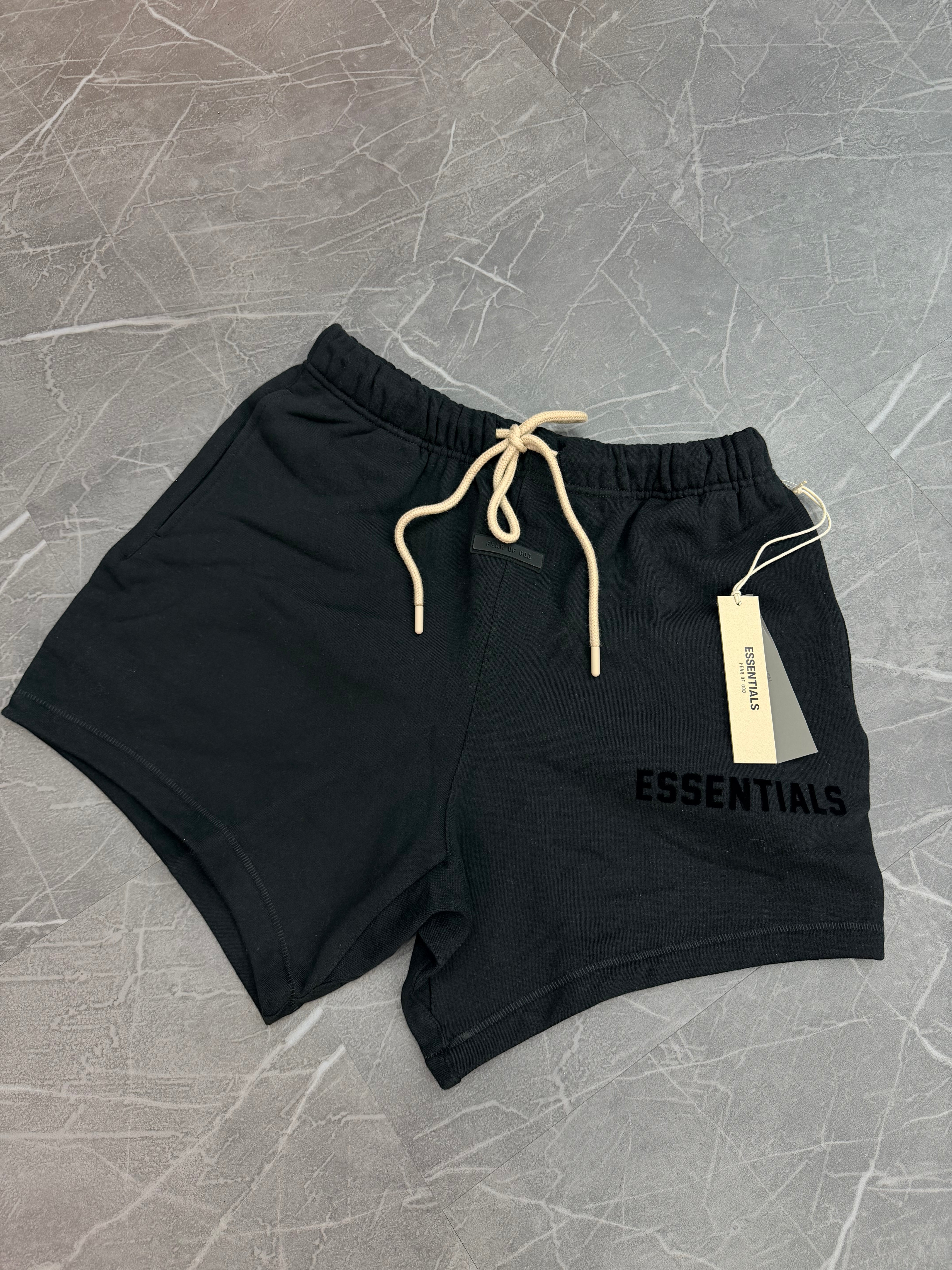 Essentials Sweatshort “Jet Black”