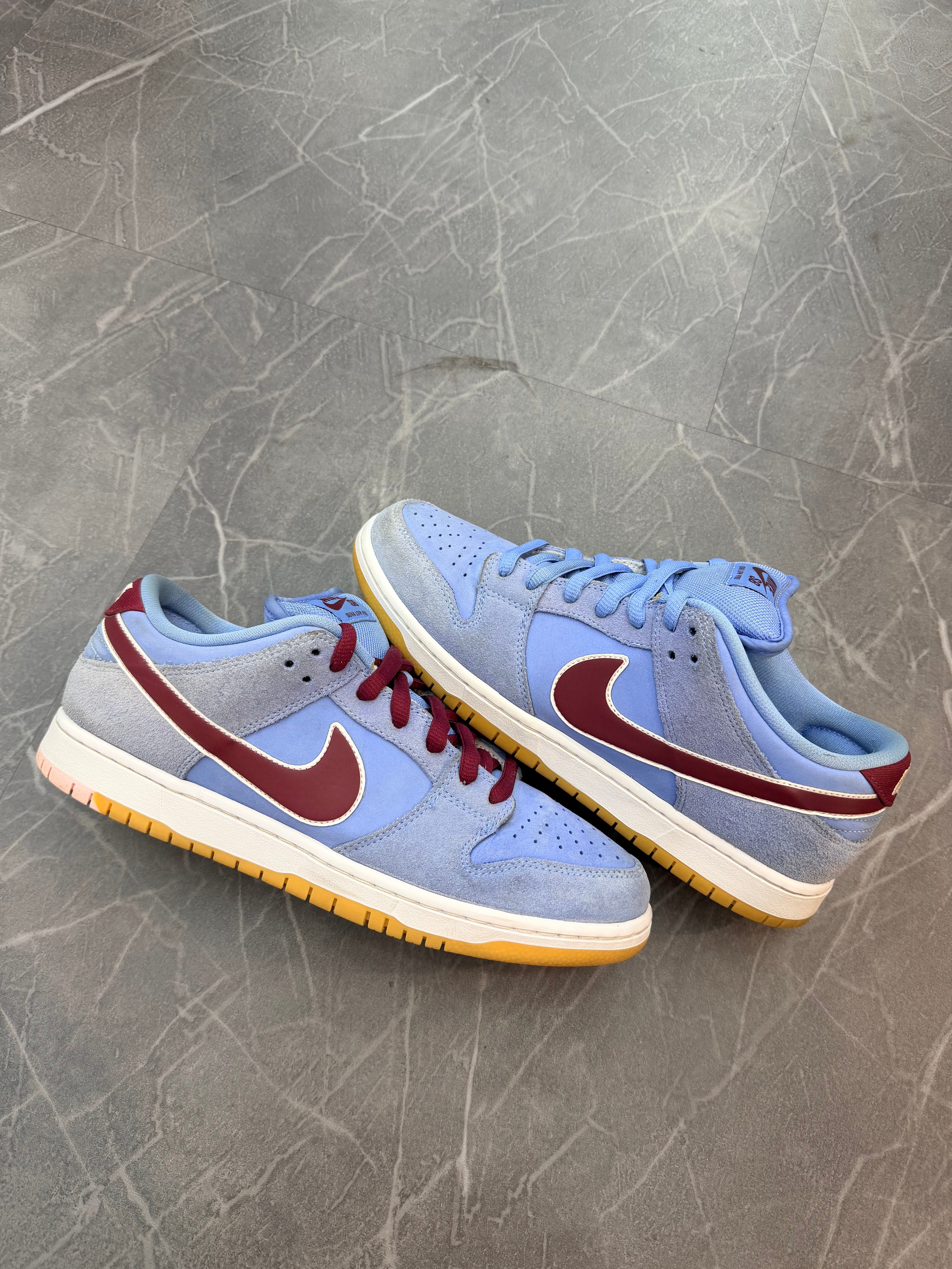 Nike SB Dunk Low “Phillies”