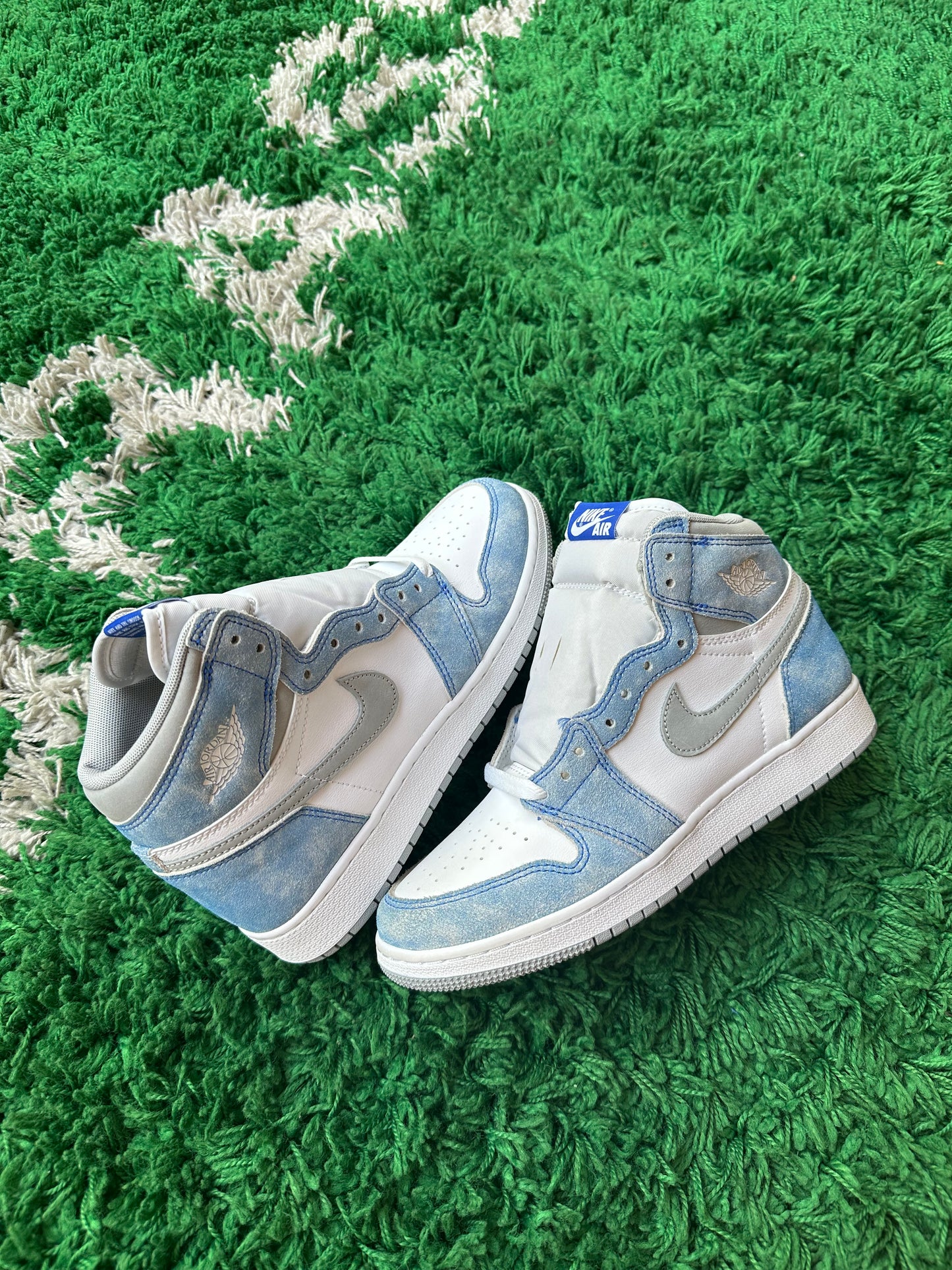Jordan 1 High “Hyper Royal”