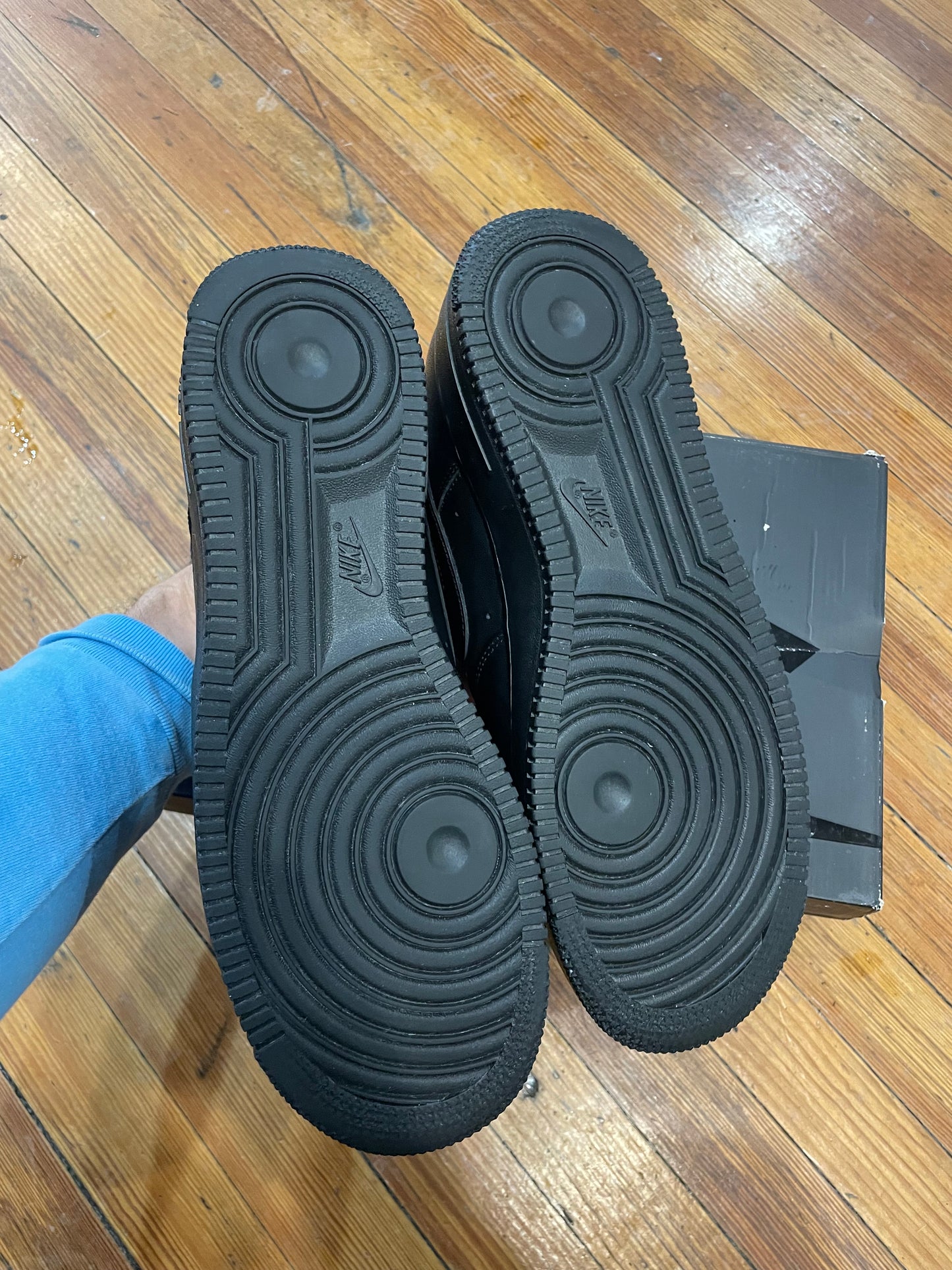Supreme Air Force 1 Low “Black”