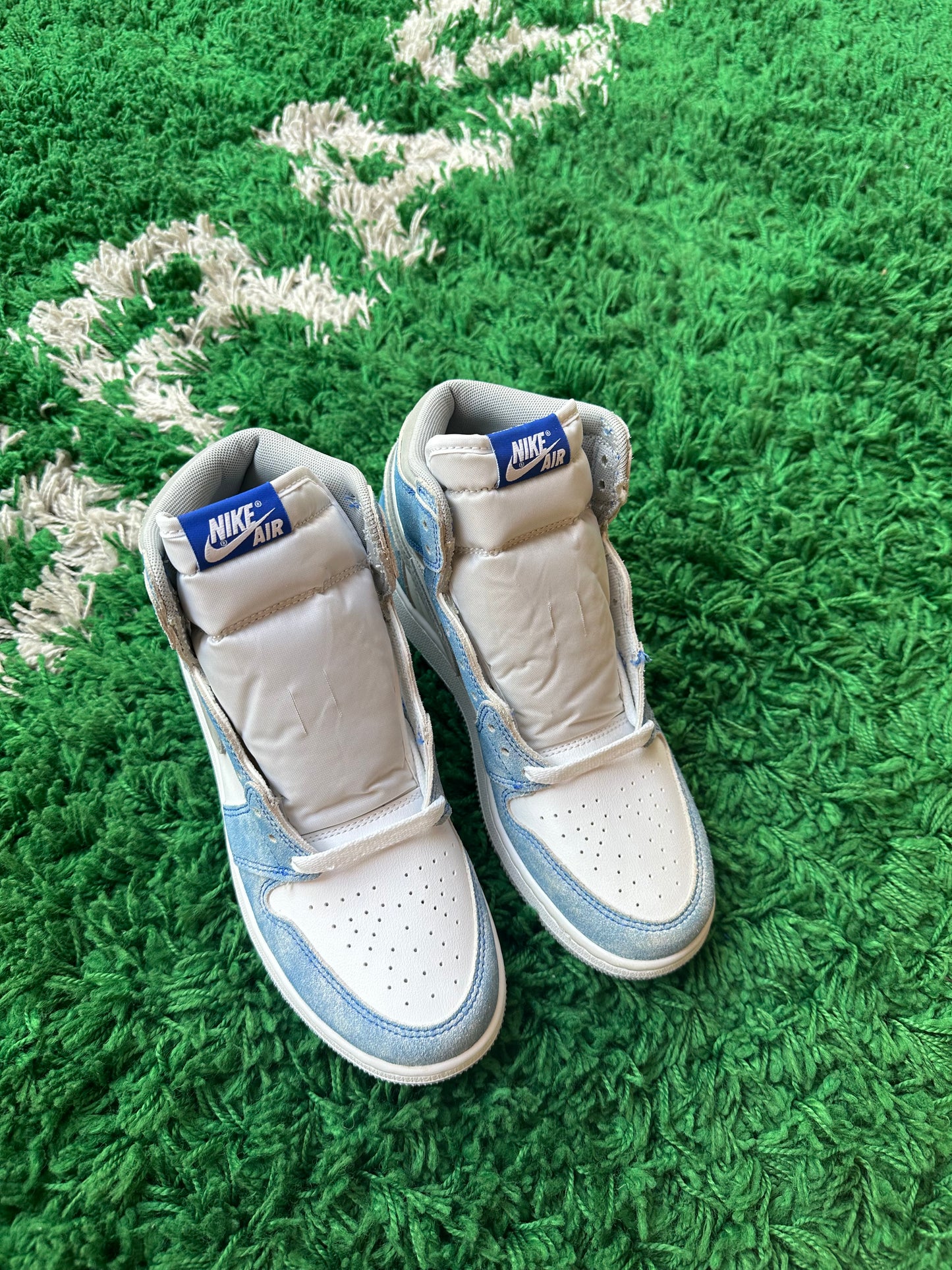 Jordan 1 High “Hyper Royal”