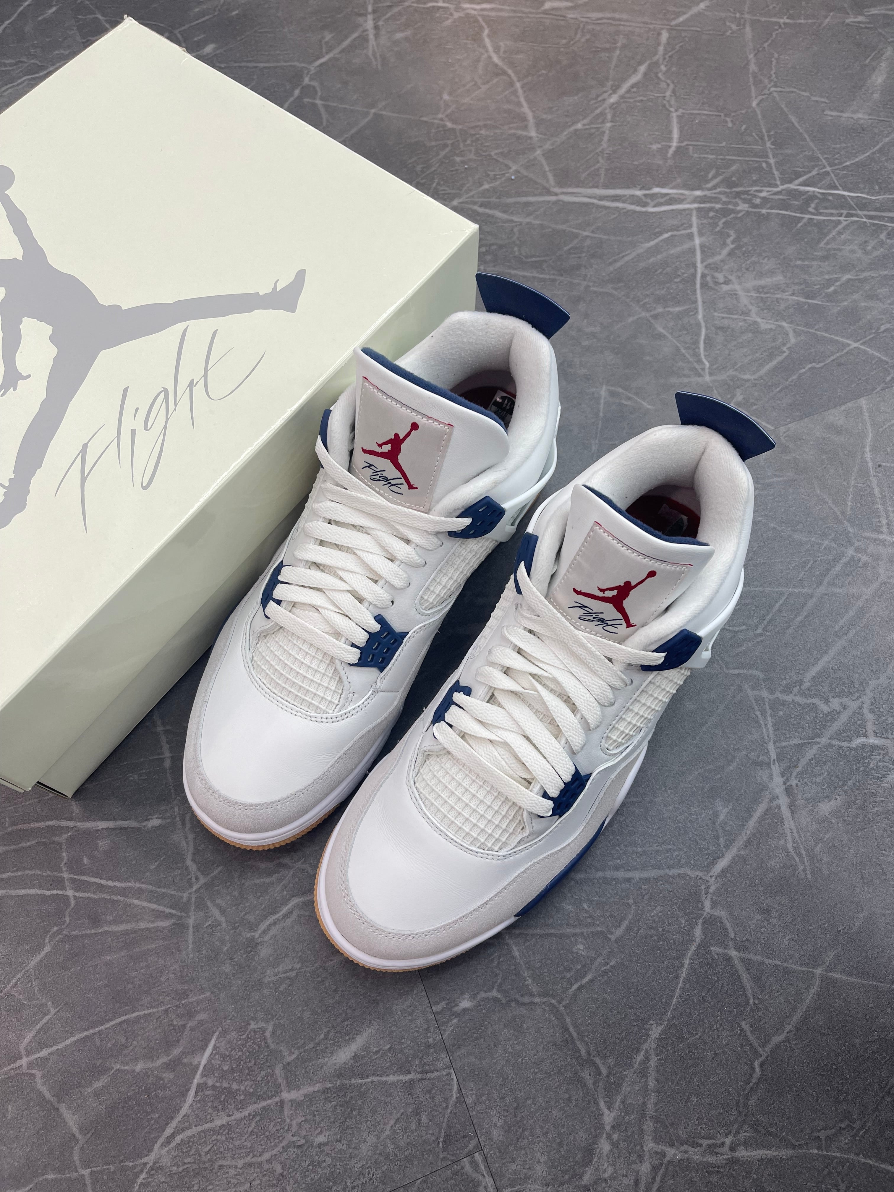 Jordan 4 SB “Navy”