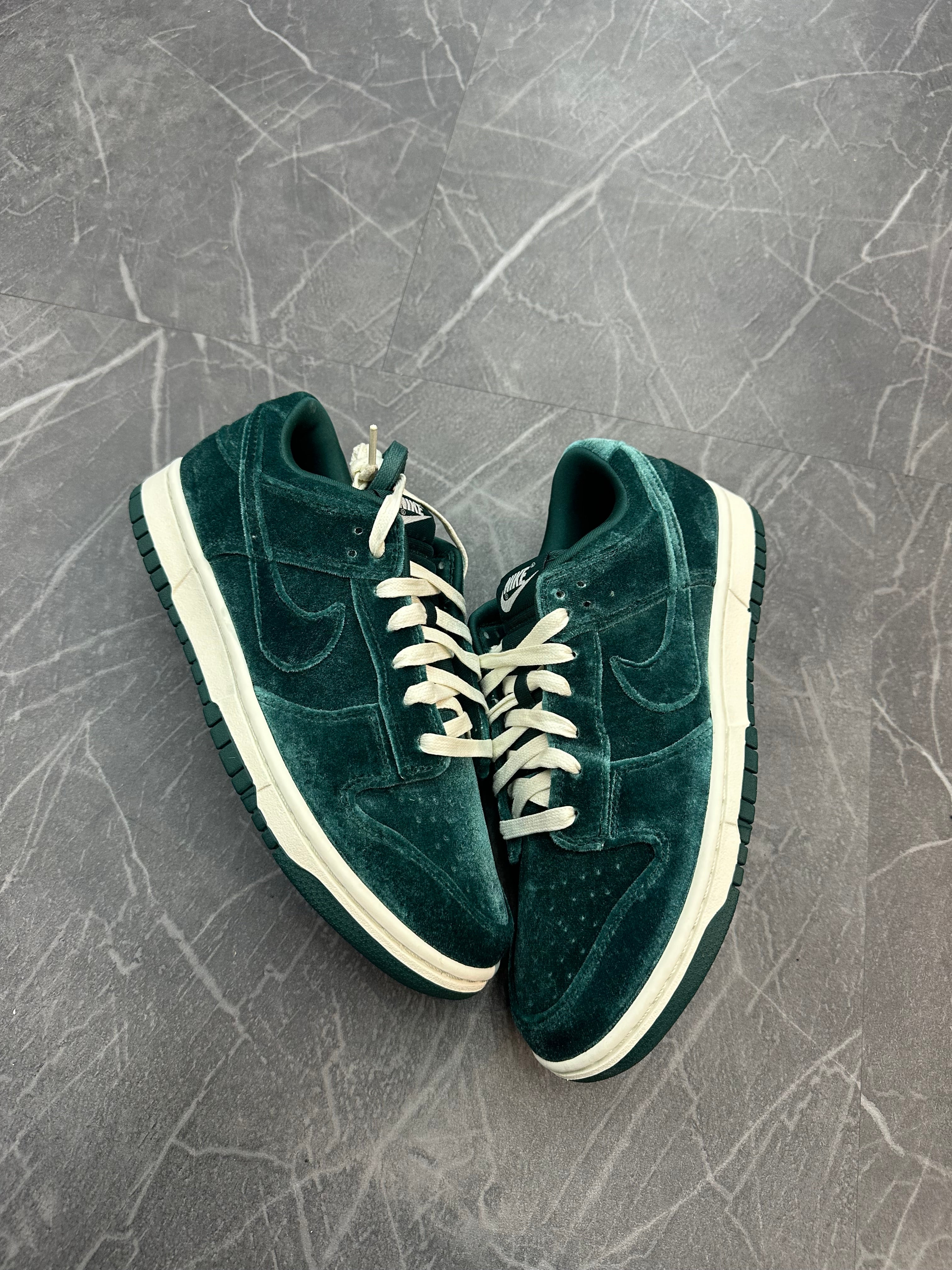 Nike Dunk Low “Velvet Teal”