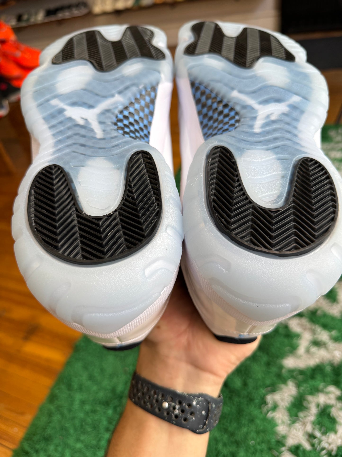 Jordan 11 Low “Legend Blue”