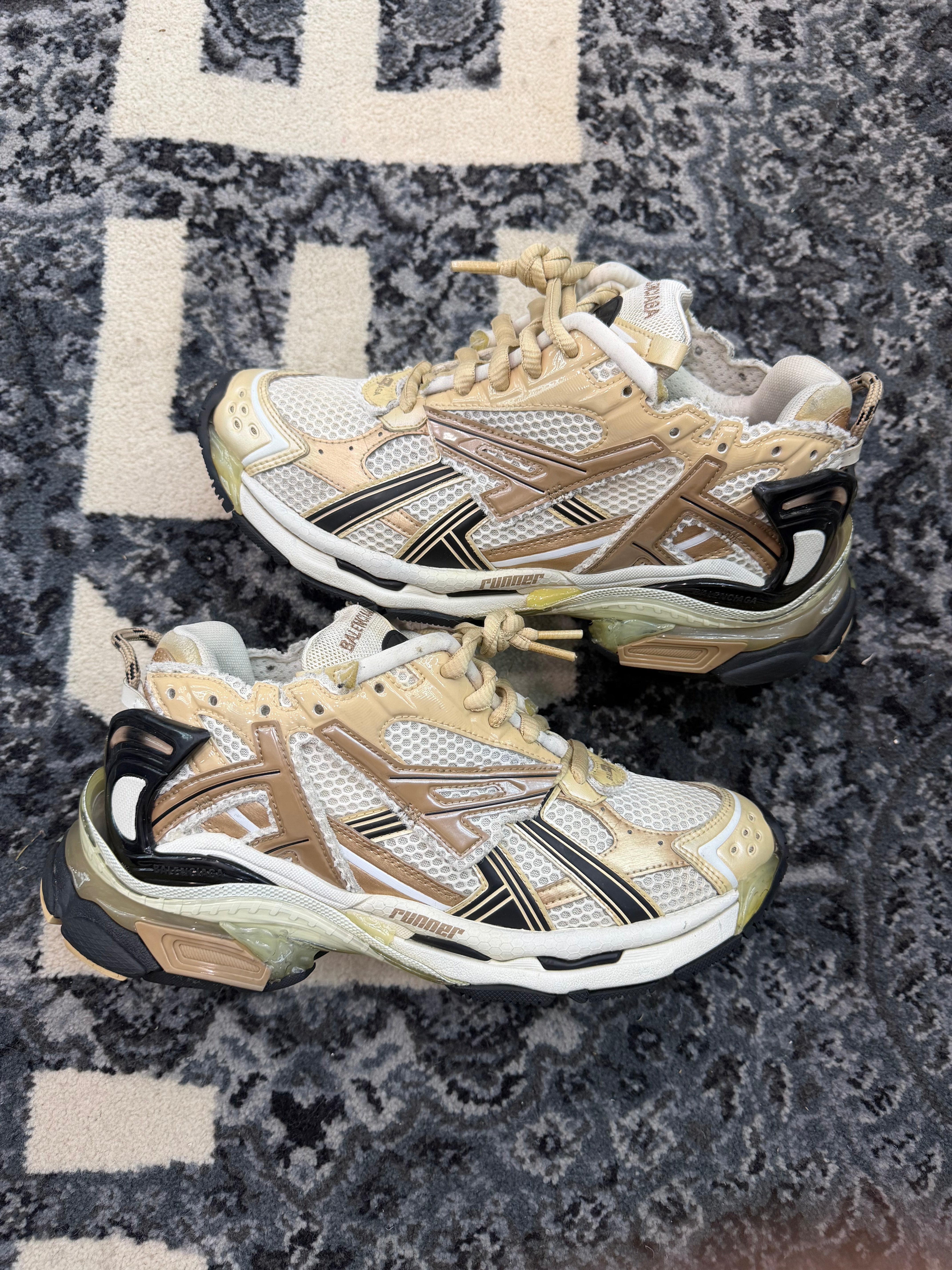 Balenciaga Runner “Mocha”