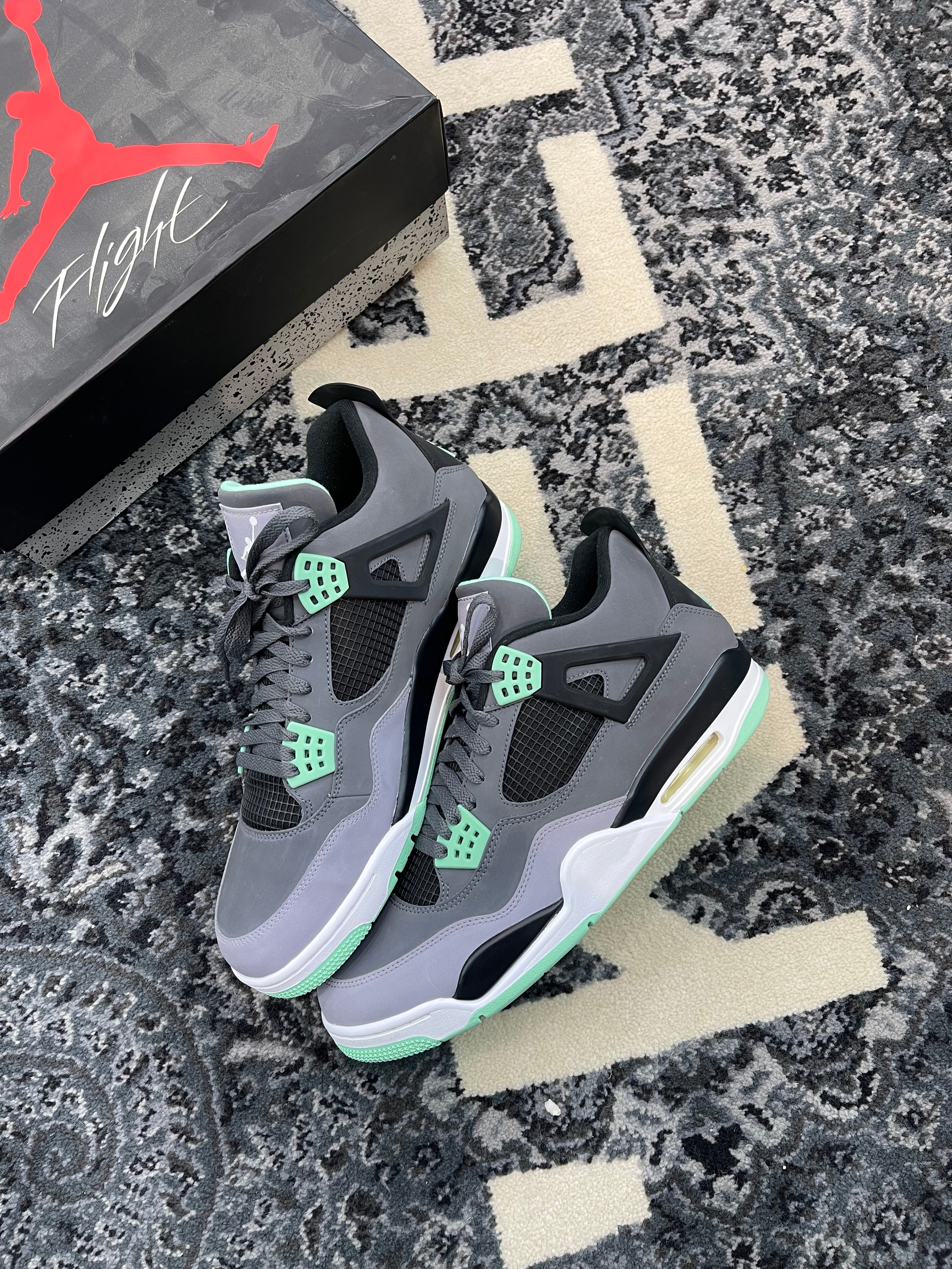 Jordan 4 “Green Glow”