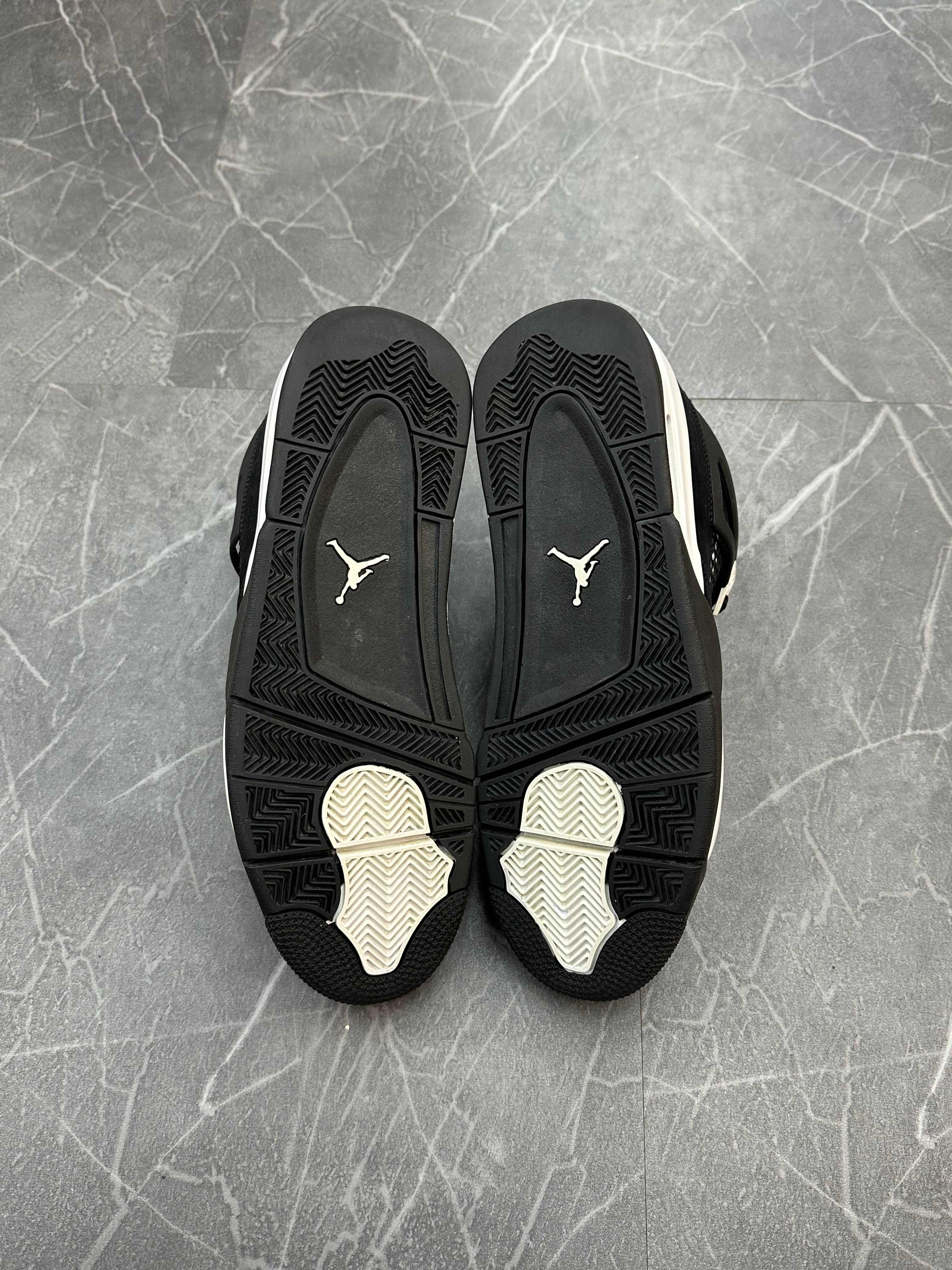 Jordan 4 “White Thunder”