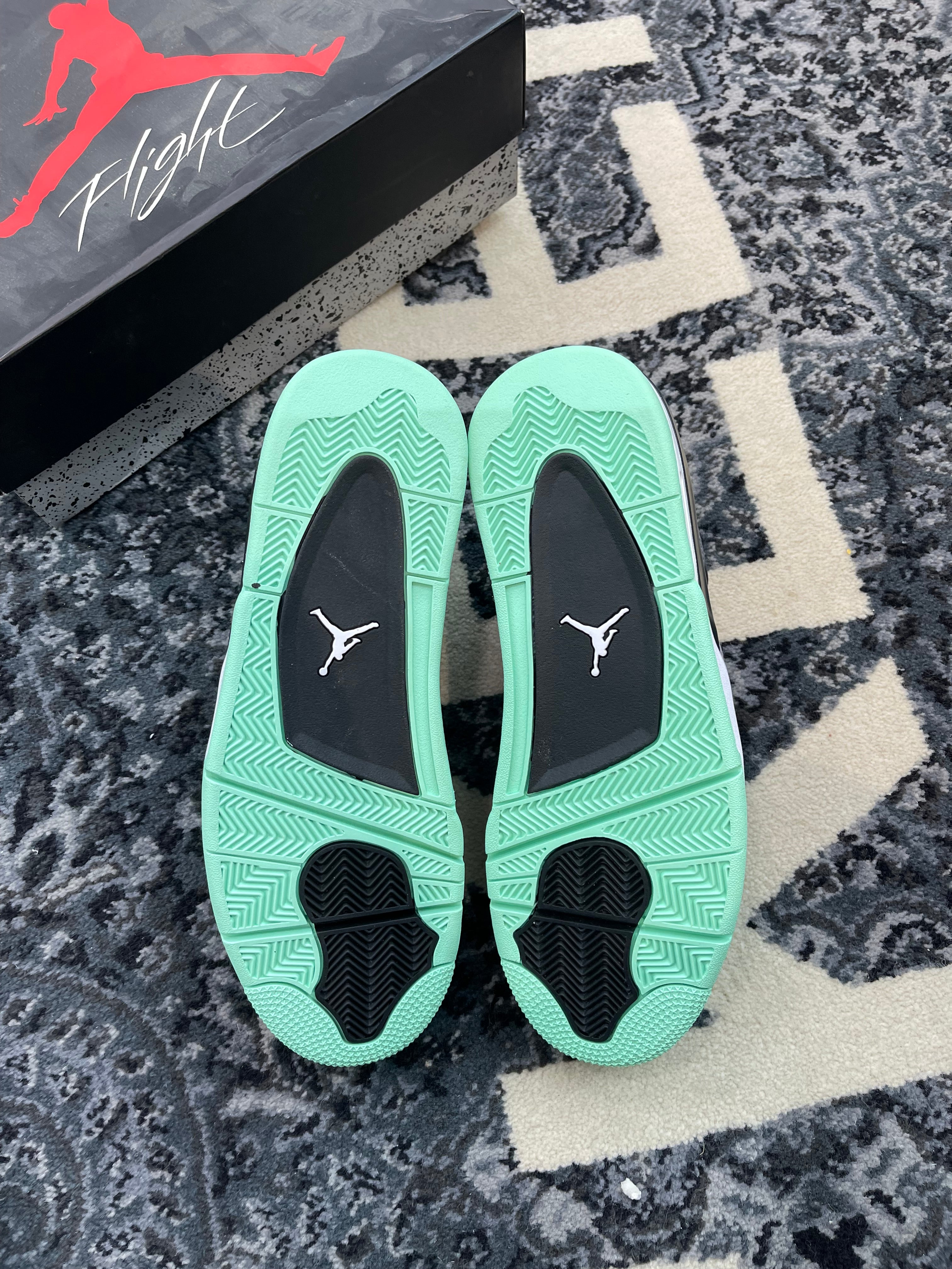 Jordan 4 “Green Glow”