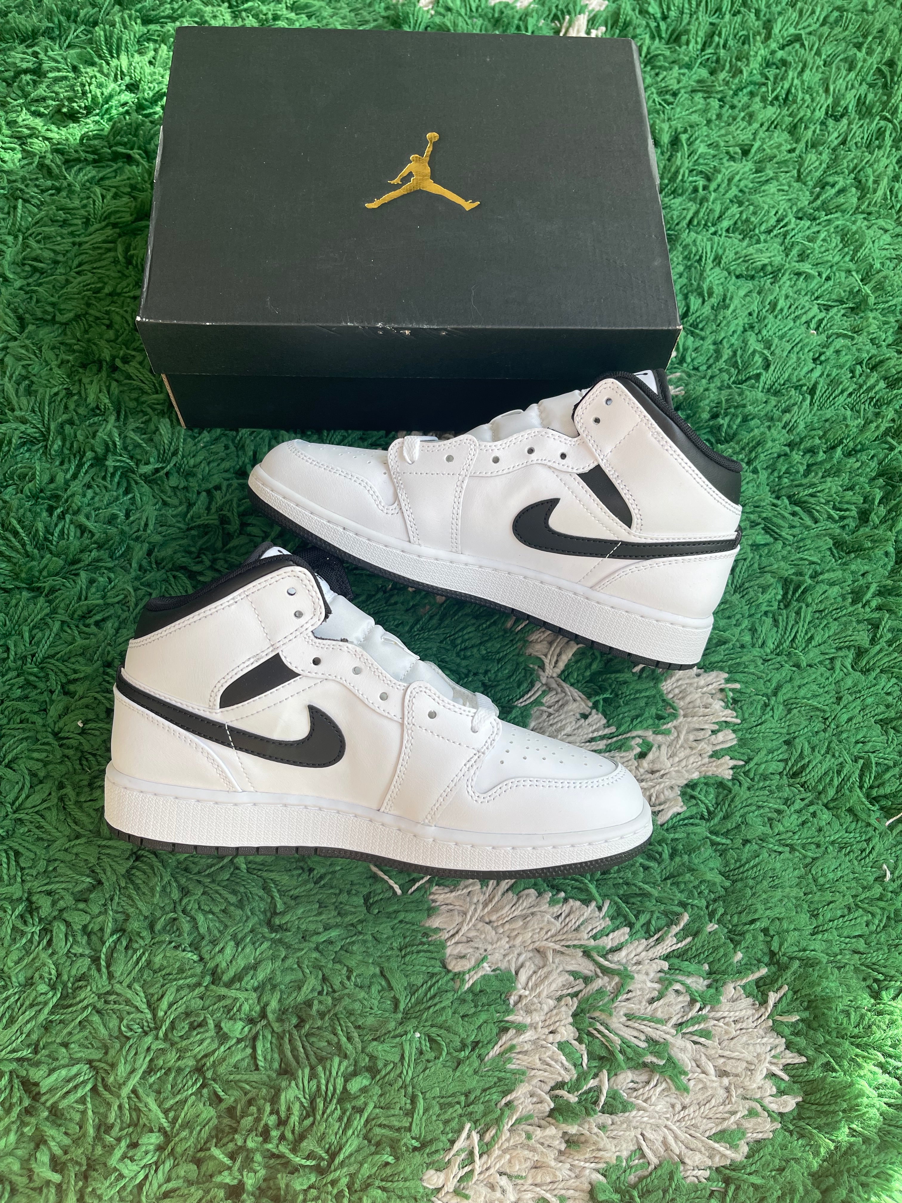 Jordan 1 Mid “Reverse Panda”