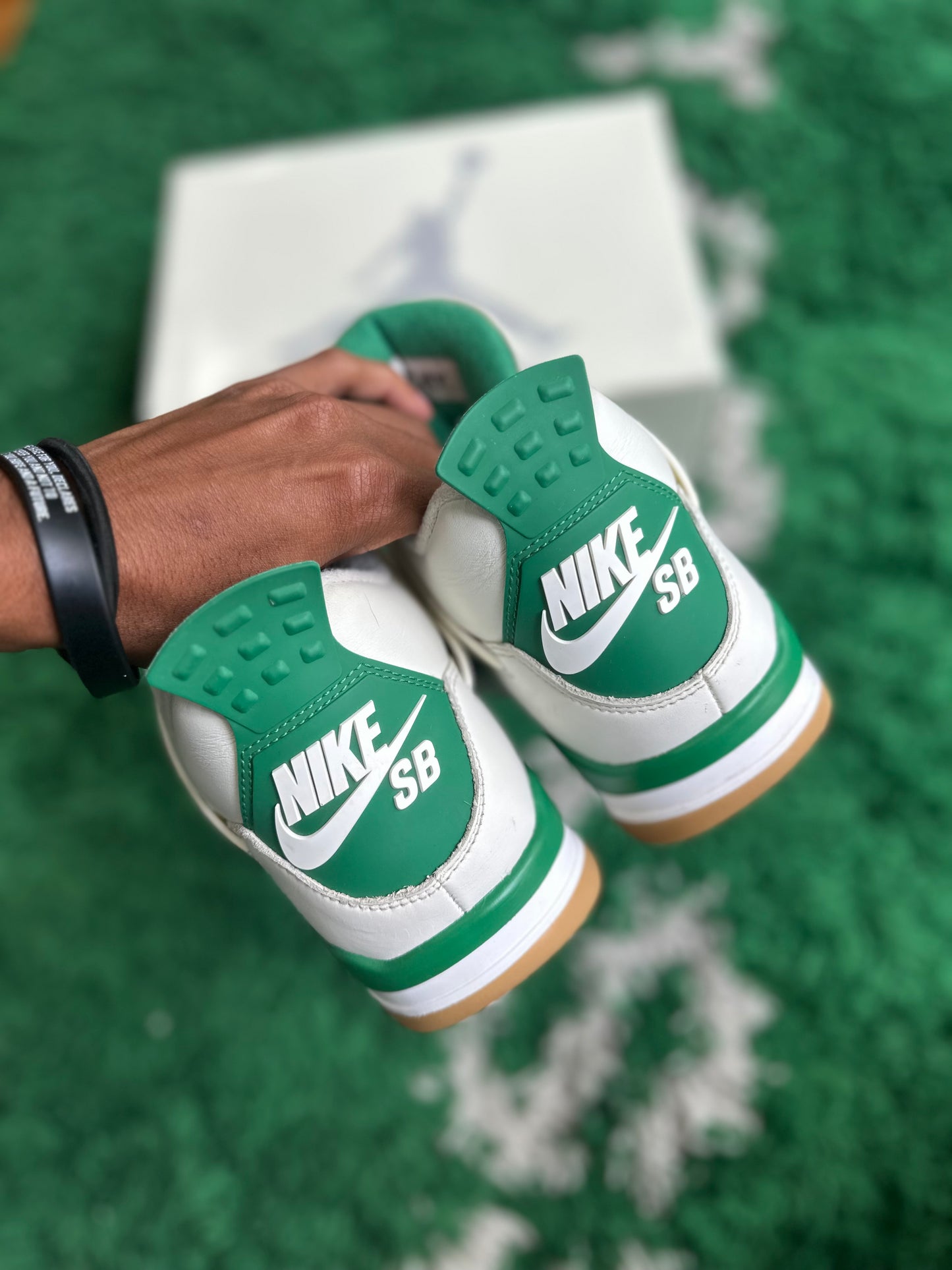 Jordan 4 SB “Pine Green”