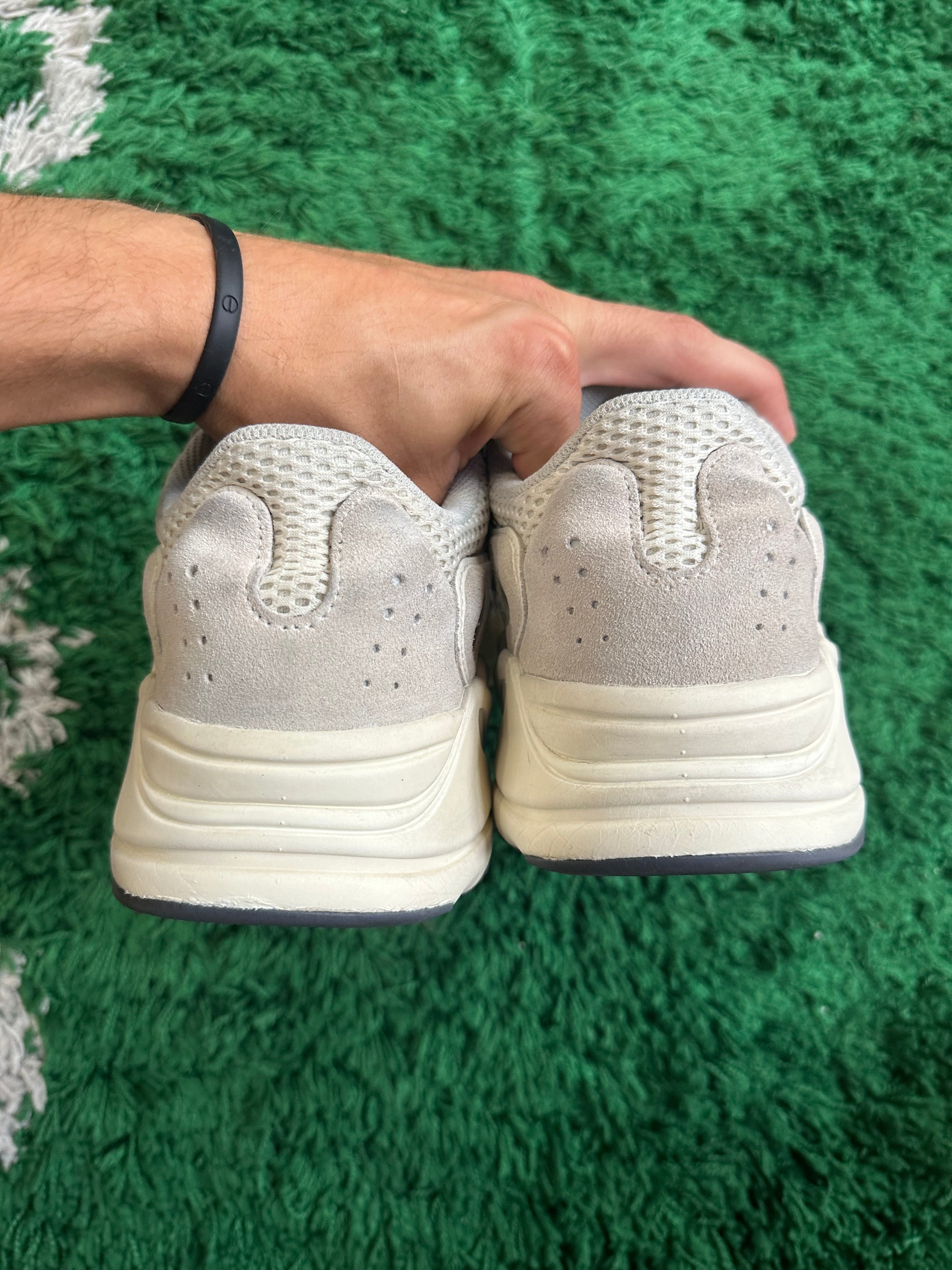 Yeezy 700 “Analog”