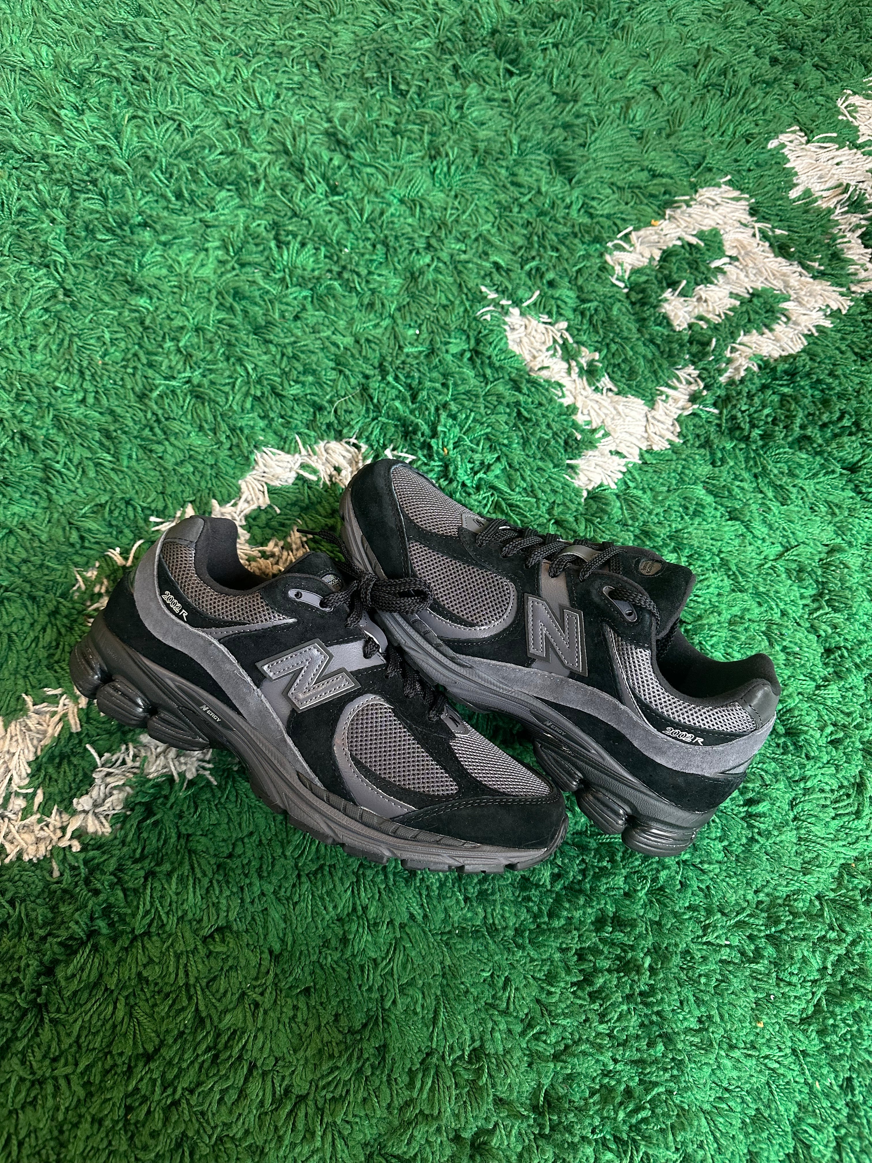 New Balance 2002R “Black Dark Grey”