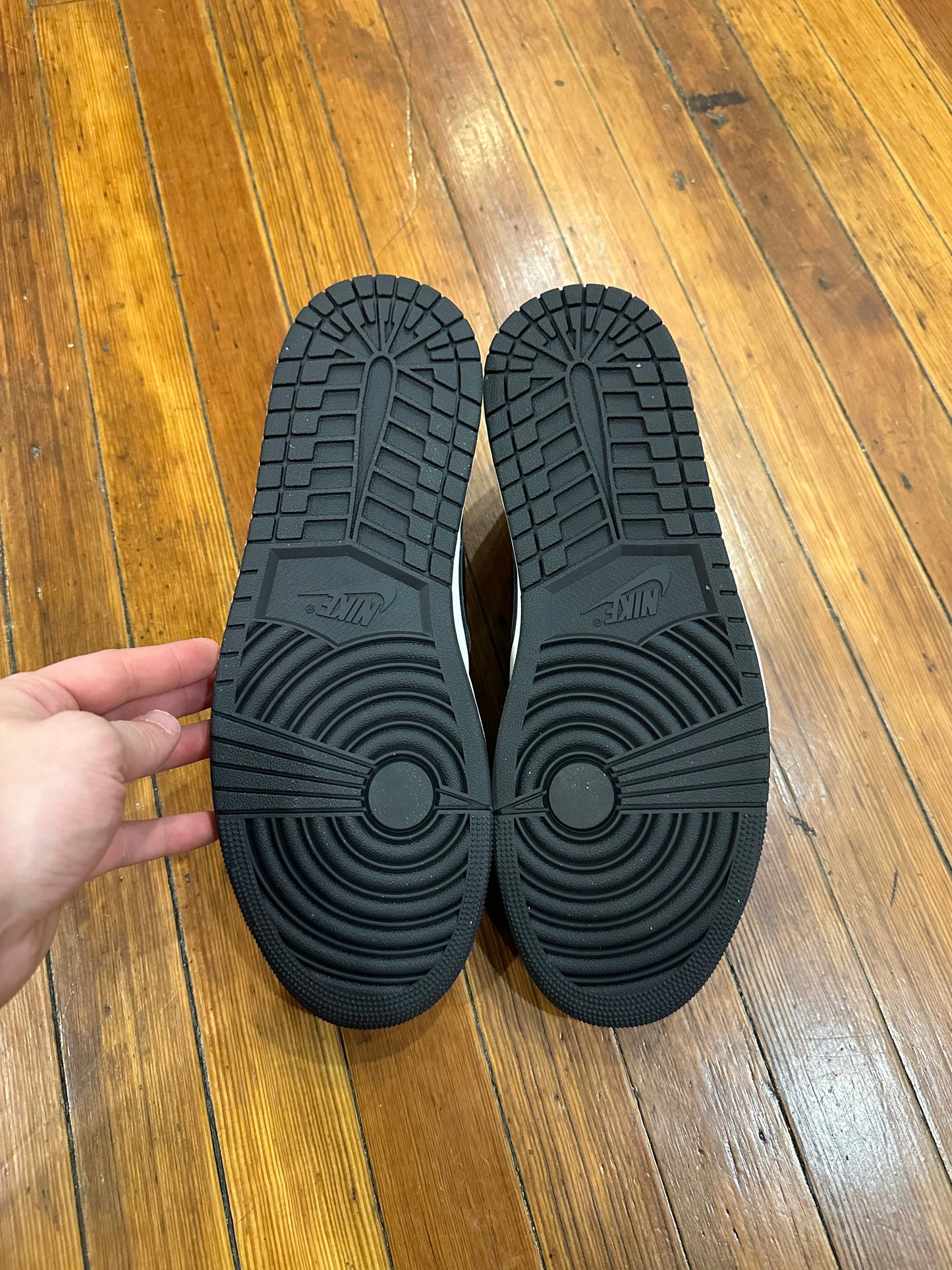 Jordan 1 Low “Mocha”
