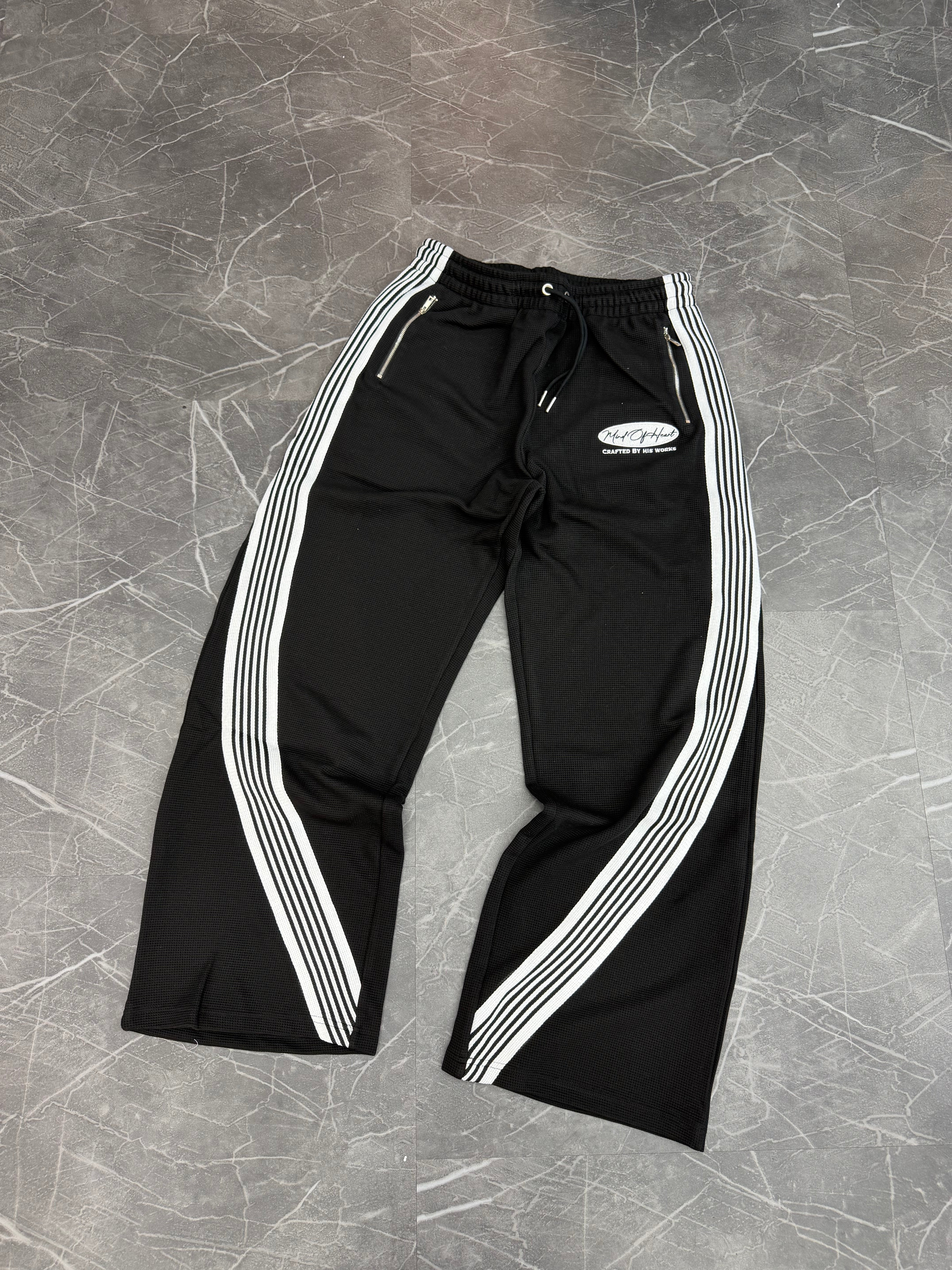 Mind of Heart Waffle Sweatpants “Black”