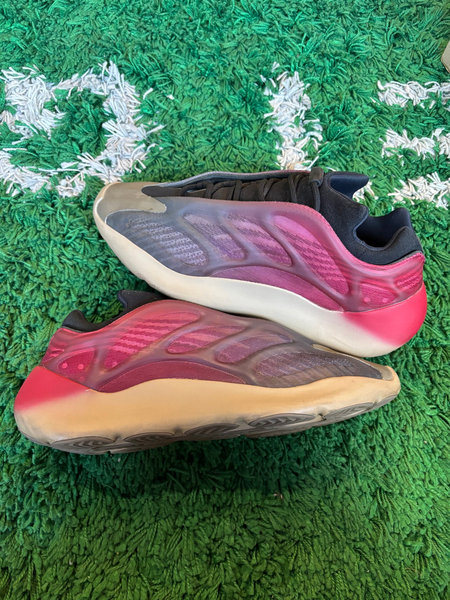 Yeezy 700 V3 “Fade Carbon”