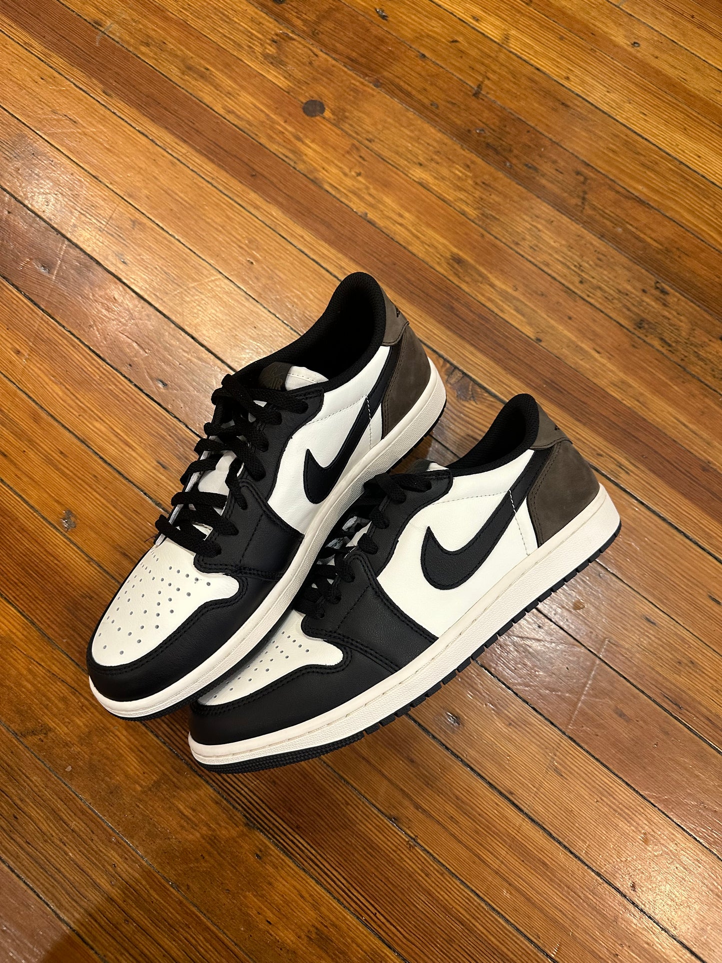 Jordan 1 Low “Mocha”