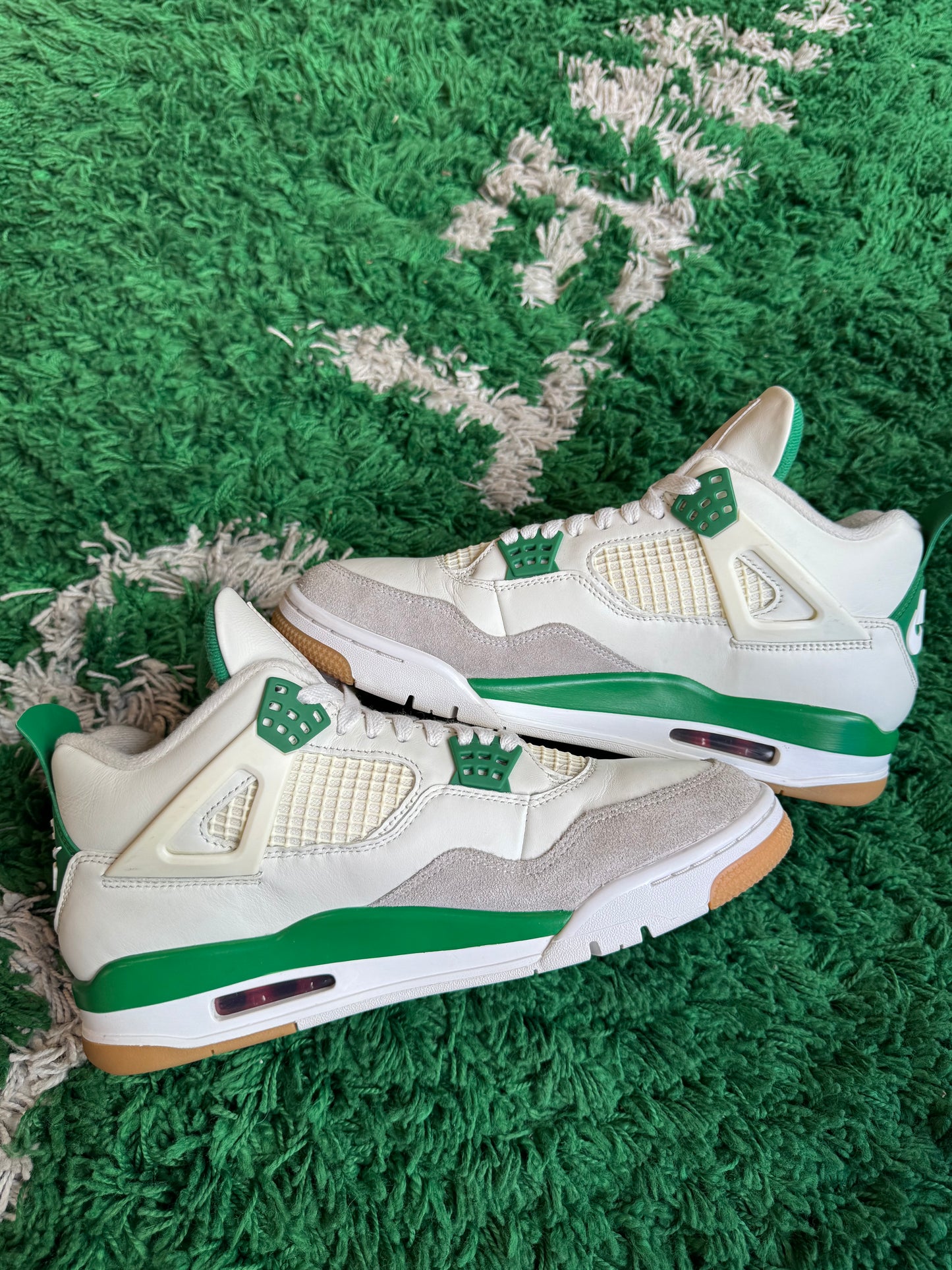 Jordan 4 SB “Pine Green”