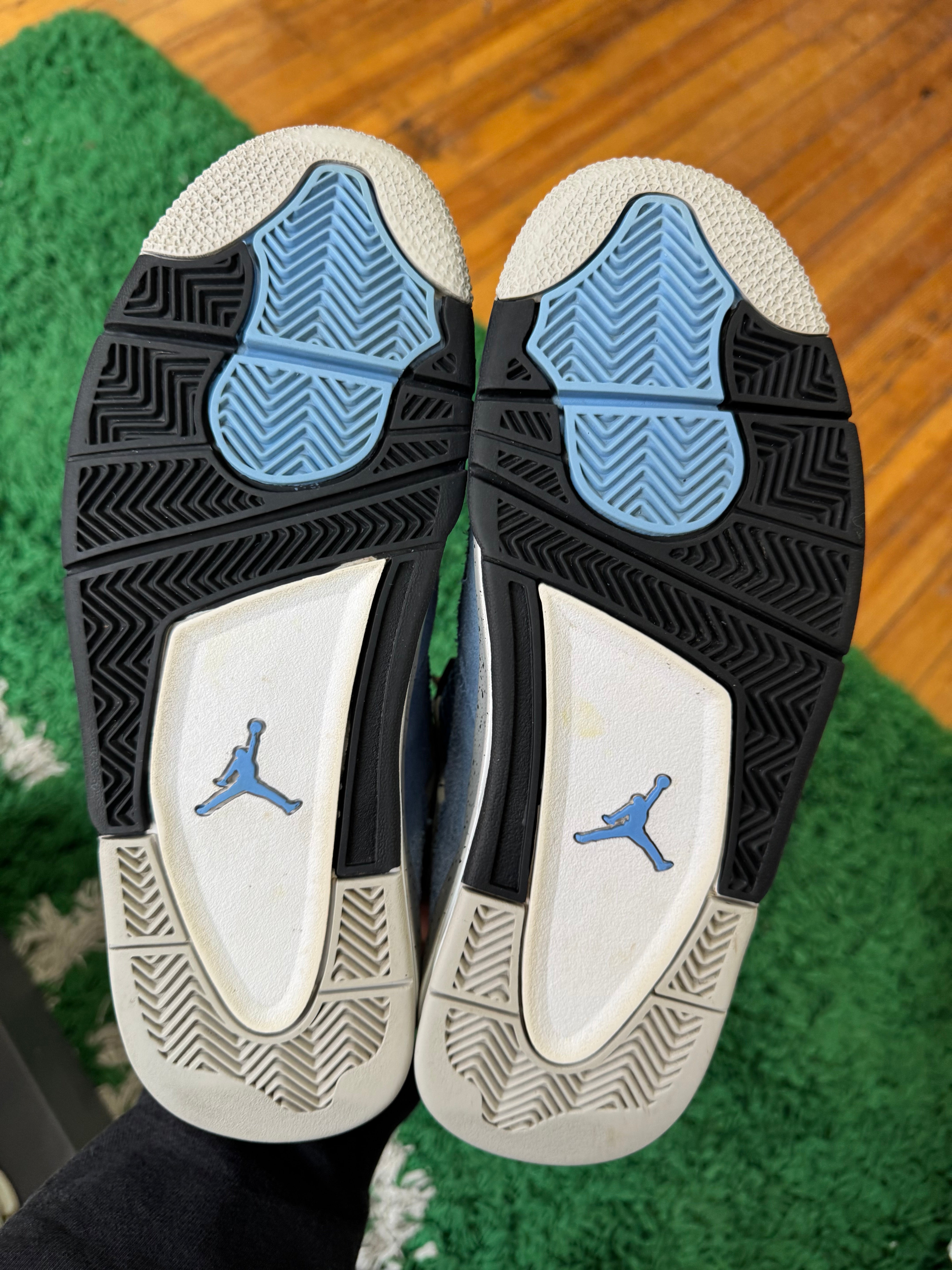 Jordan 4 “University Blue”