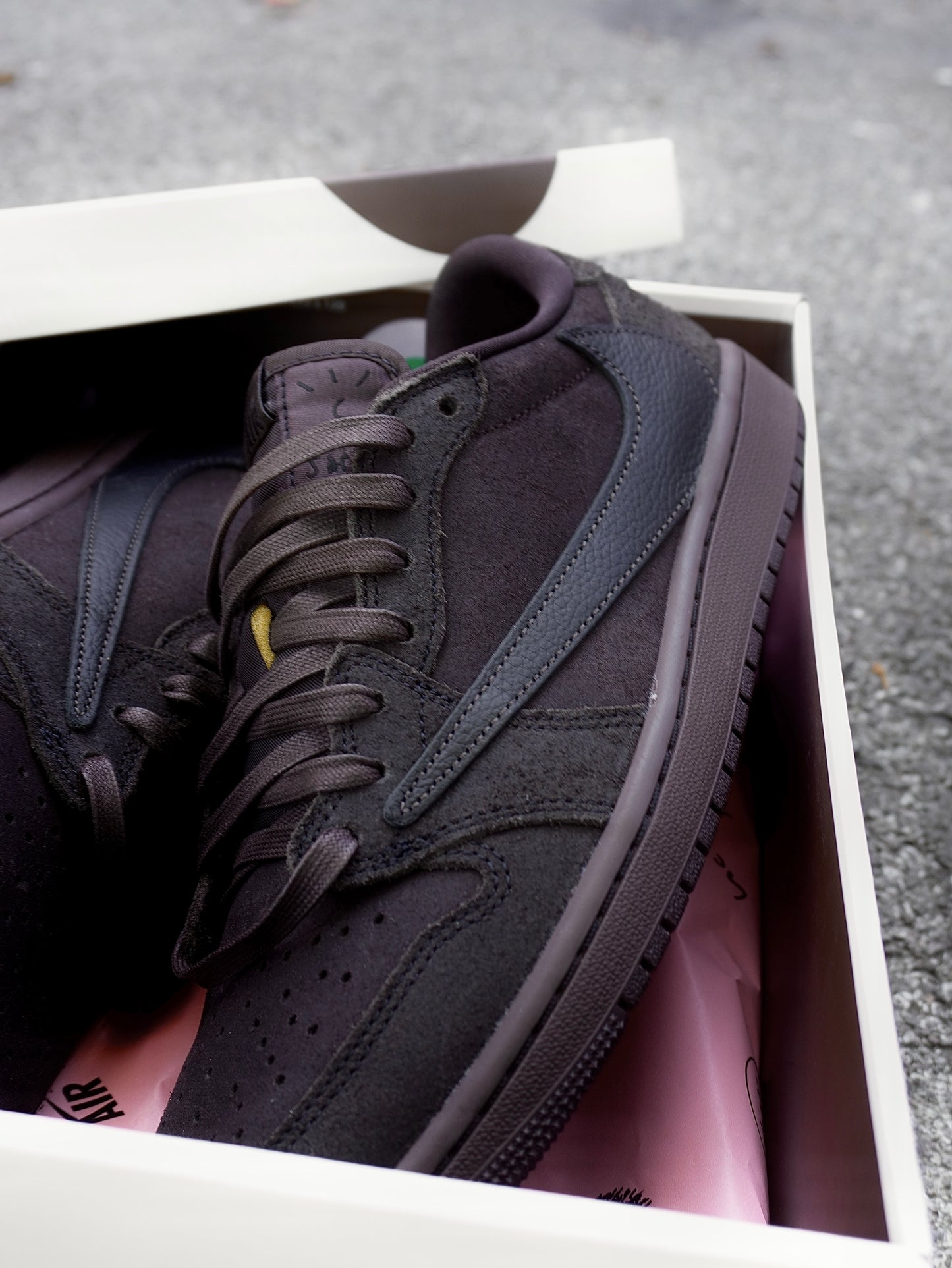 Travis Scott Jordan 1 Low “Velvet Brown”
