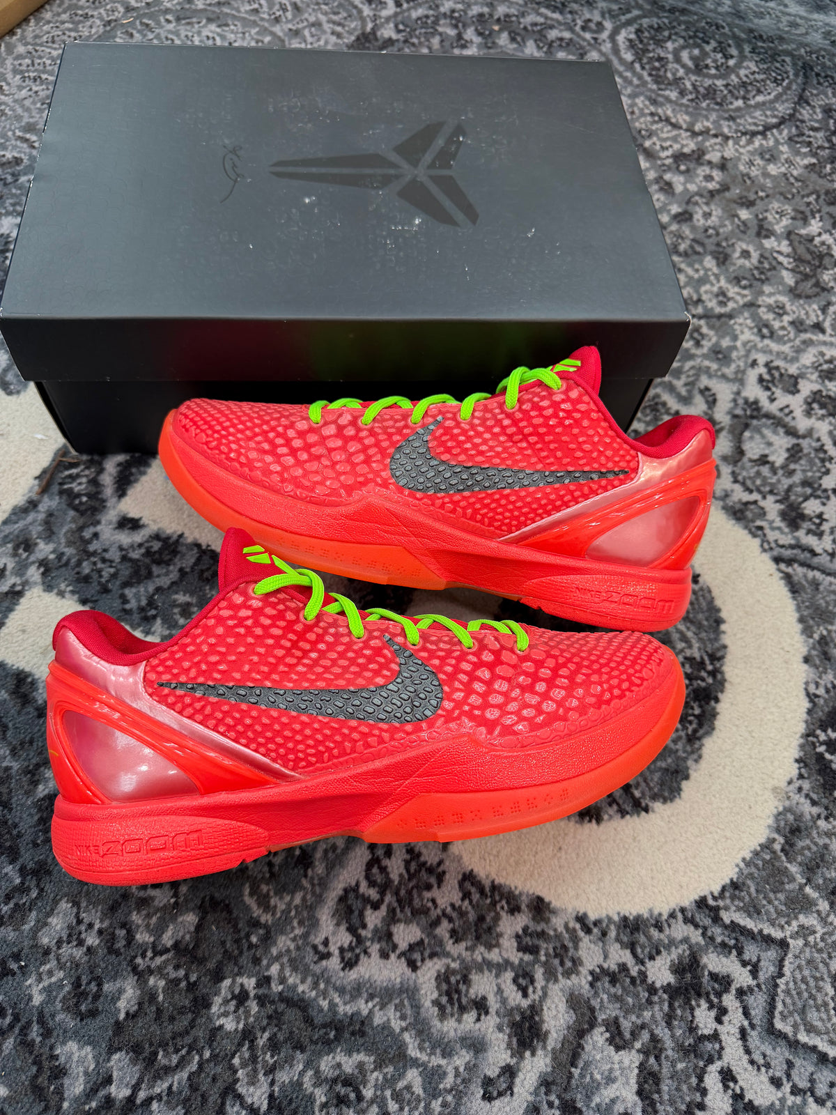 Kobe 6 Protro “Reverse Grinch”