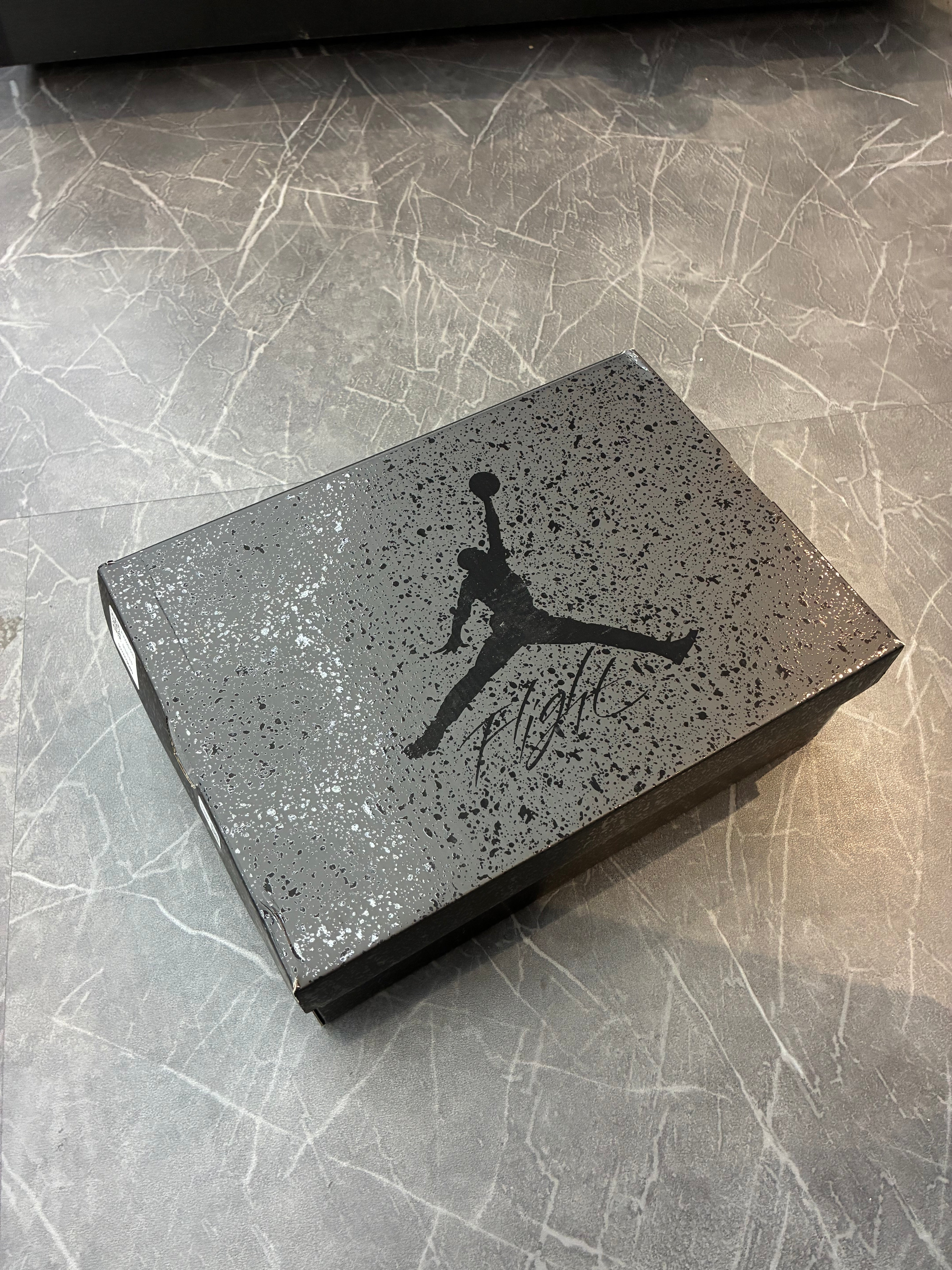 Jordan 4 “Black Cat” (2025)