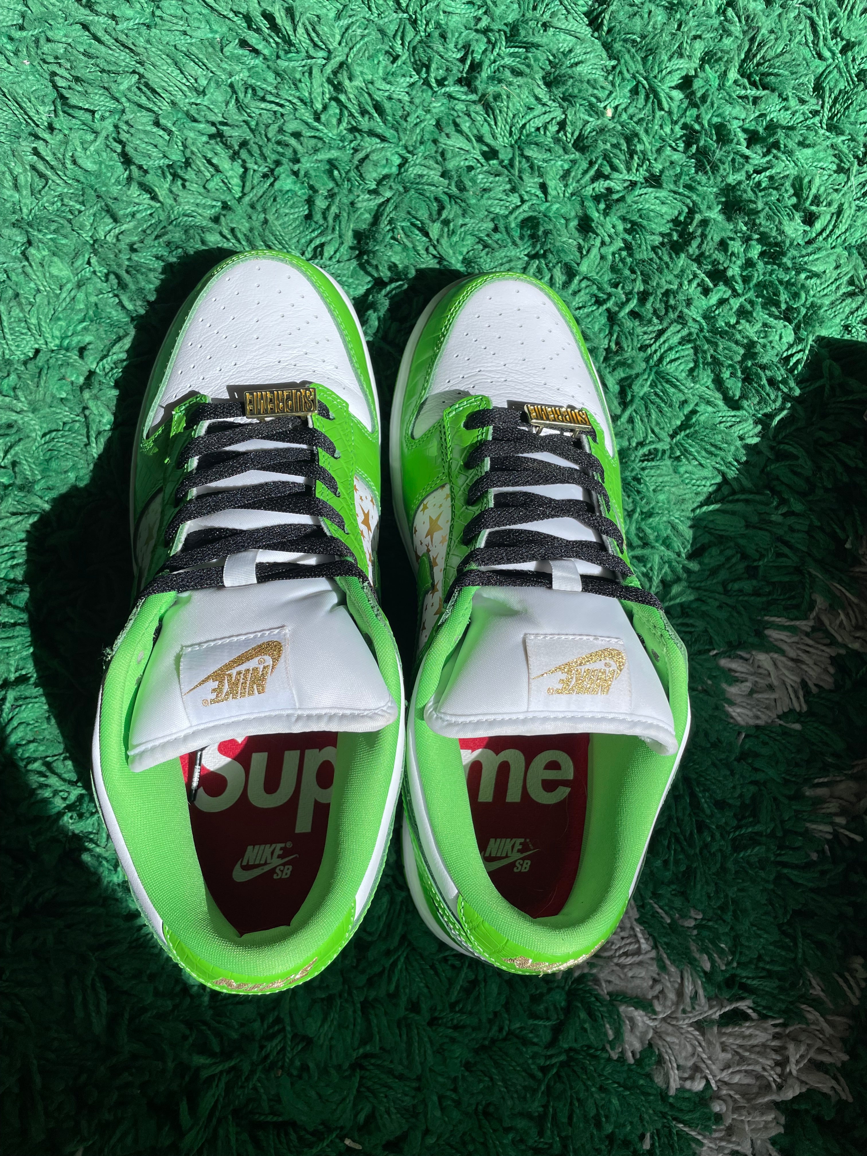 Nike Dunk Low SB x Supreme Stars “Mean Green”