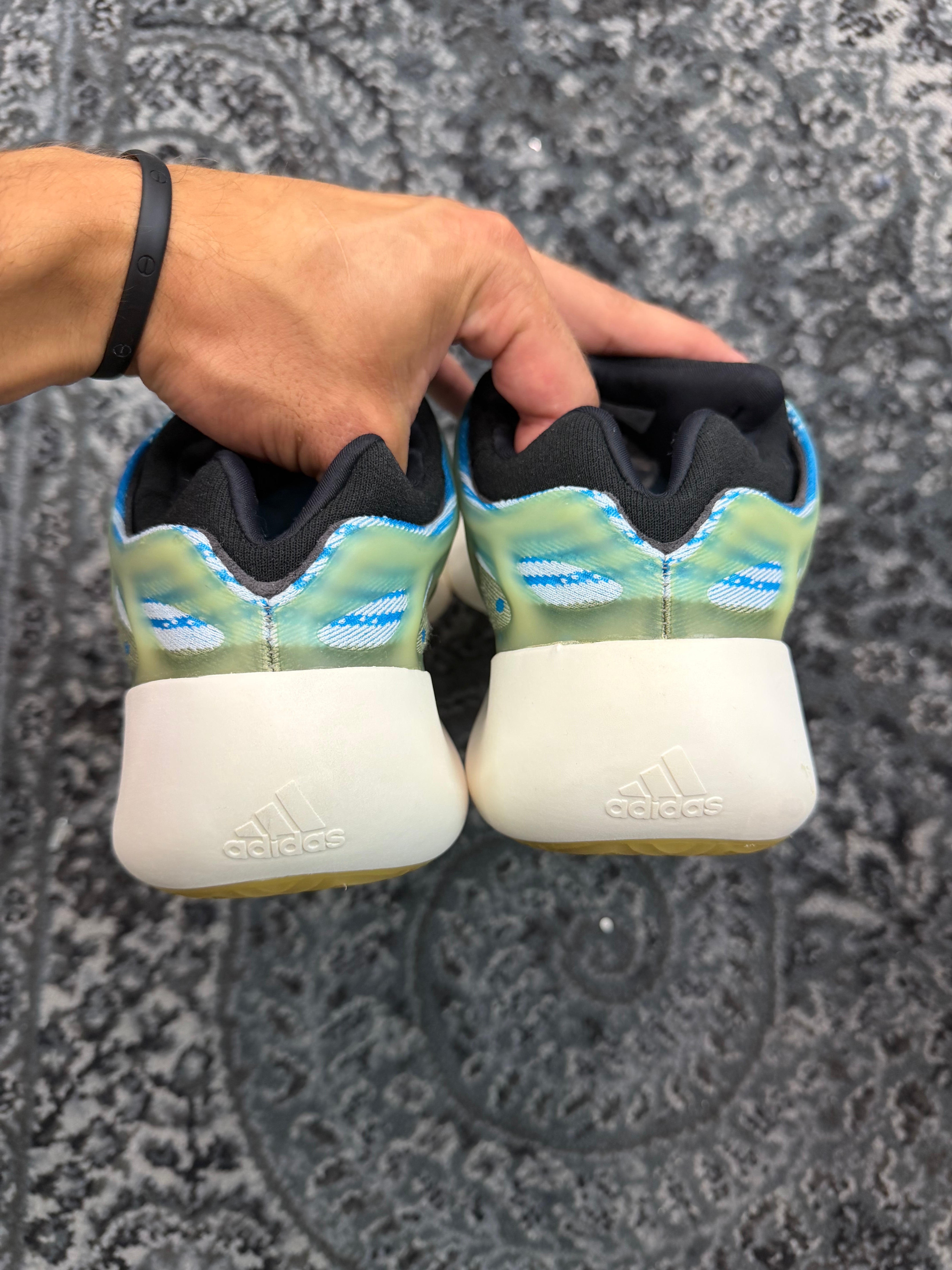 Yeezy 700 “Arzareth”