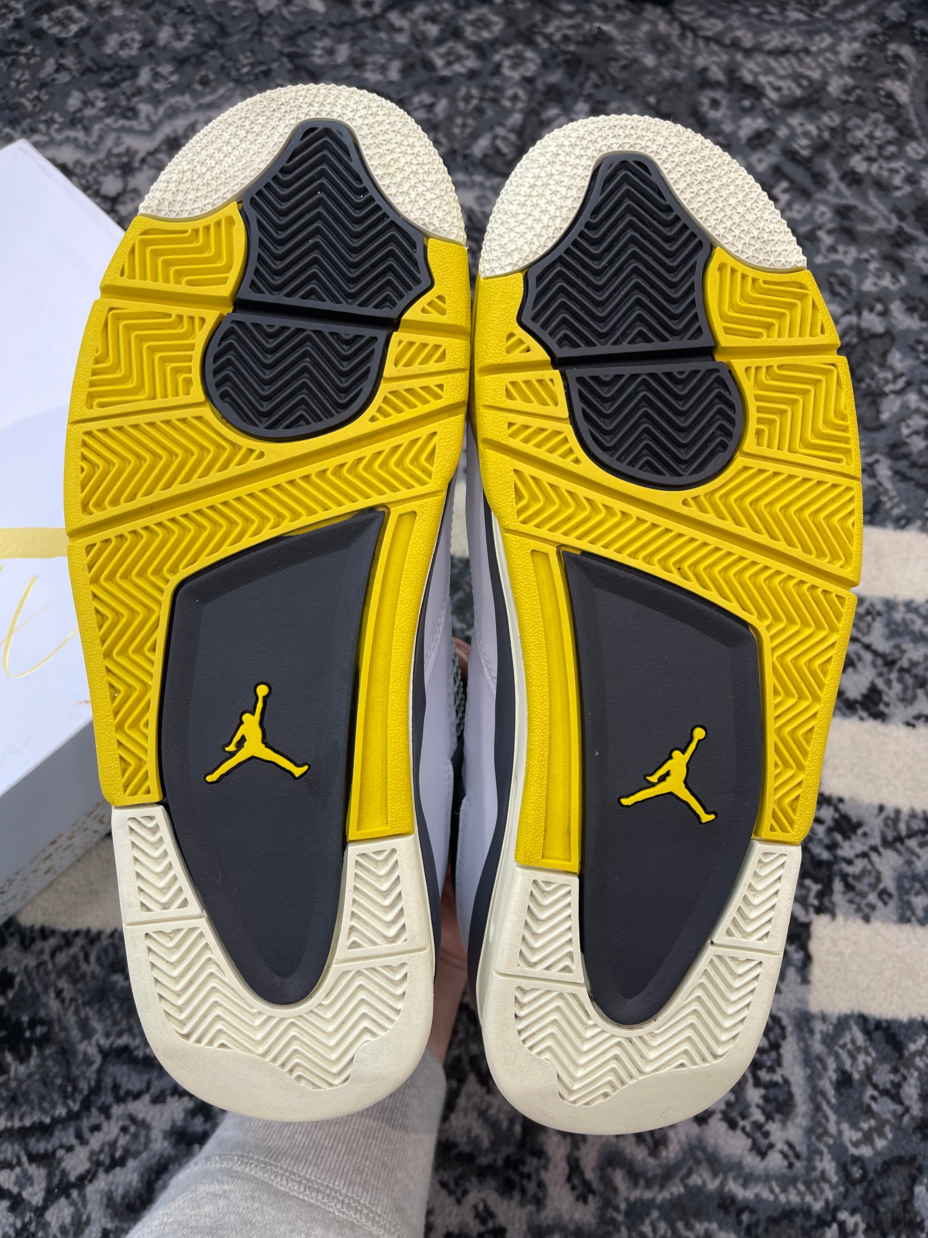 Jordan 4 “Vivid Sulfur”