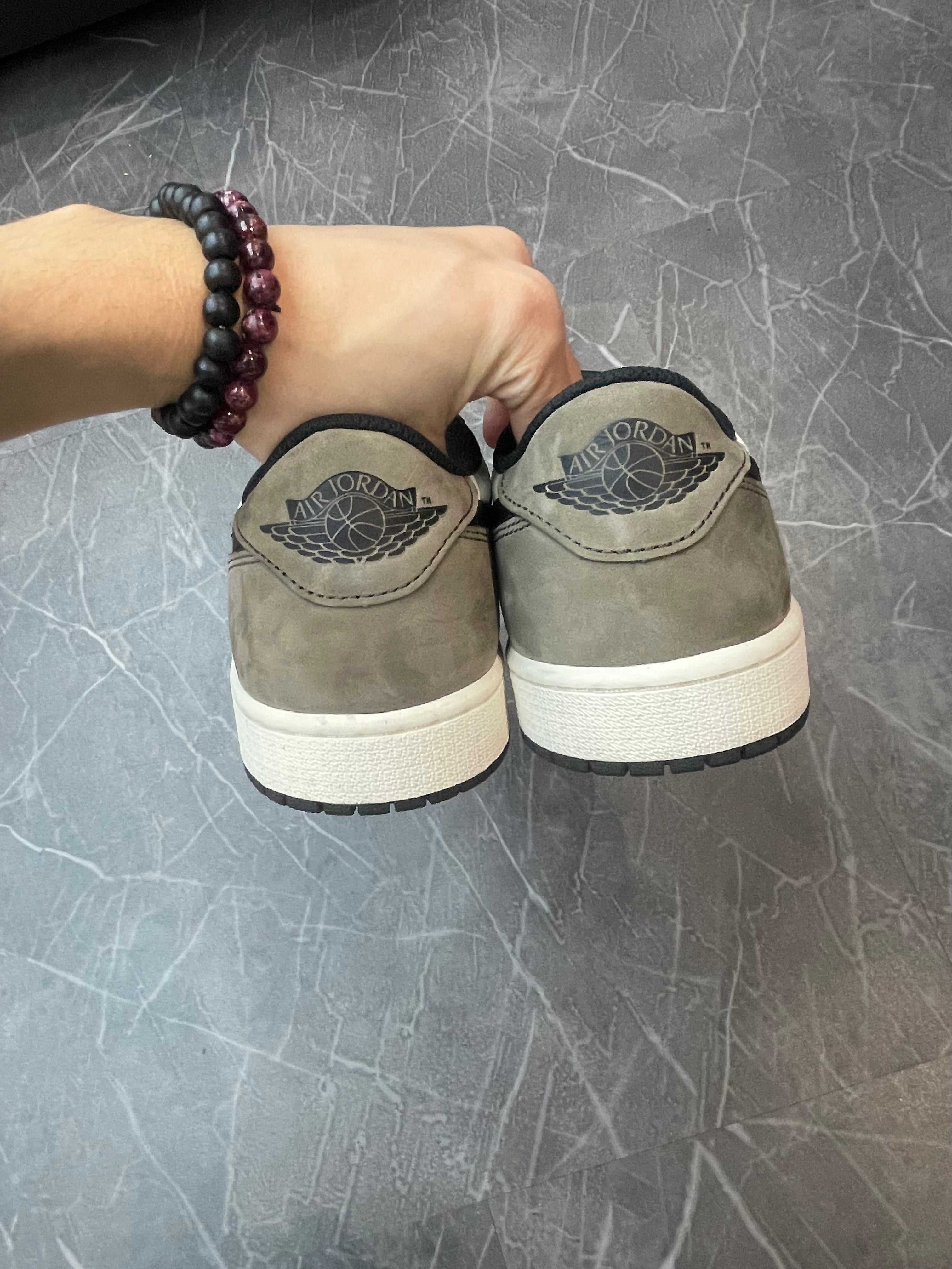 Jordan 1 Low “Mocha”
