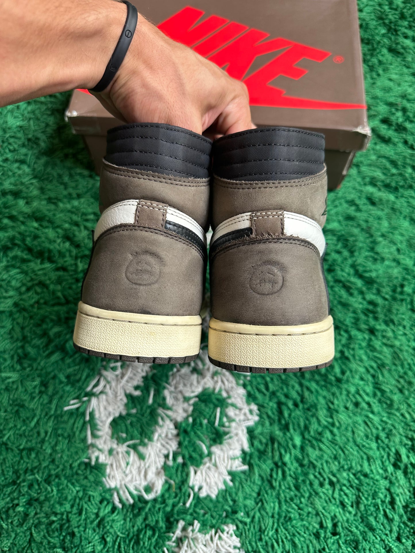 Jordan 1 High Travis Scott “Mocha”