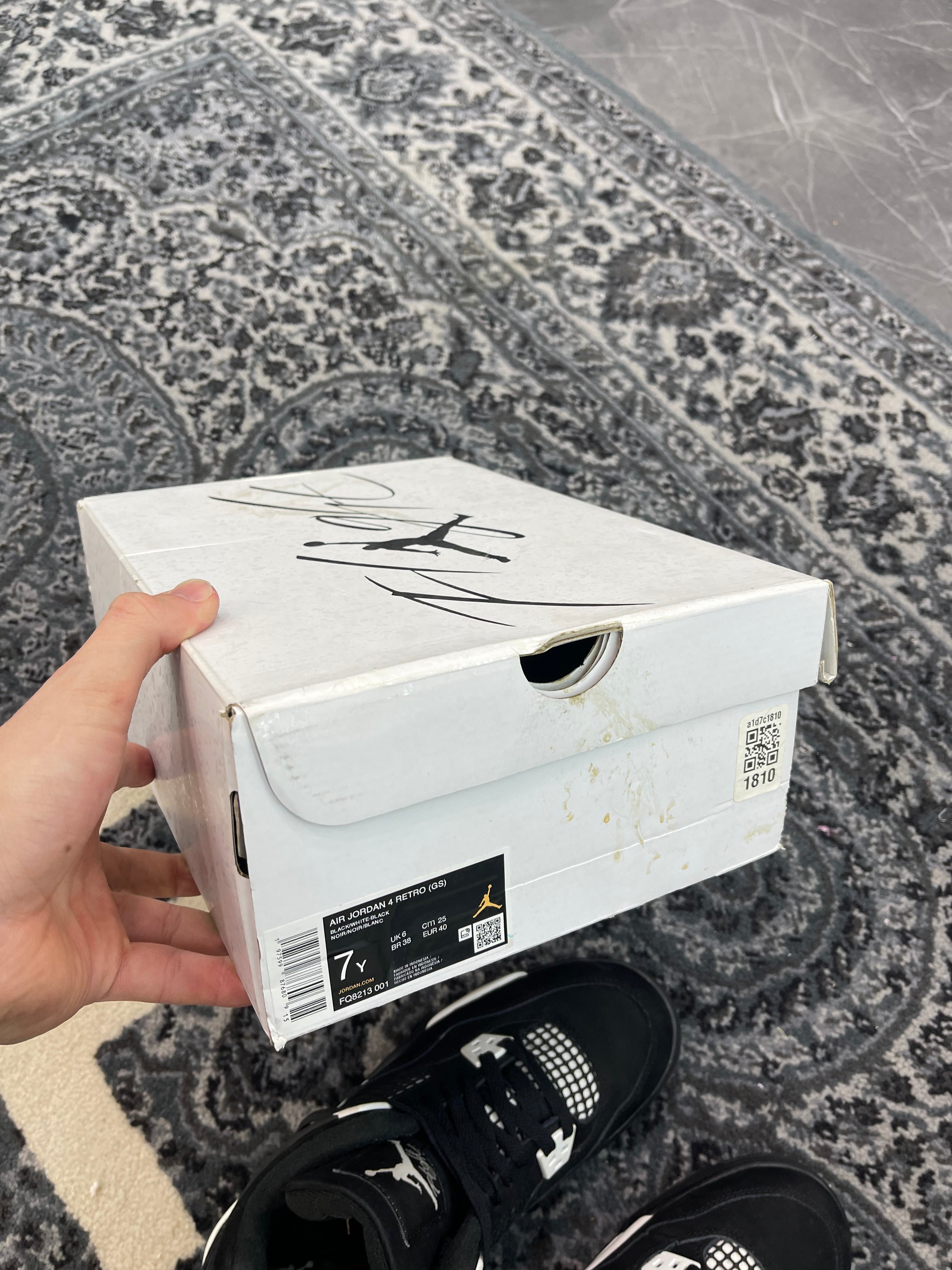 Jordan 4 “White Thunder”