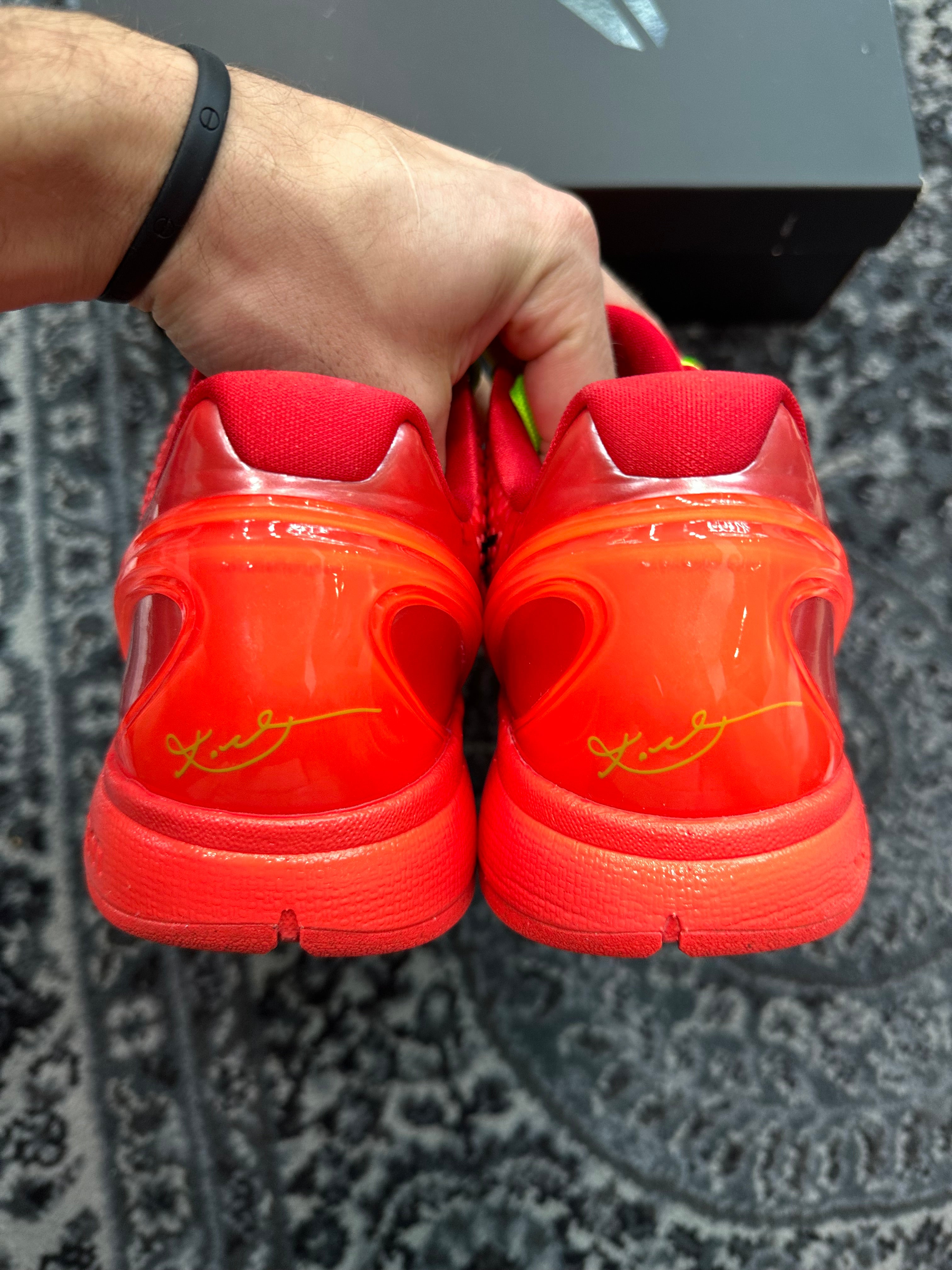 Kobe 6 Protro “Reverse Grinch”