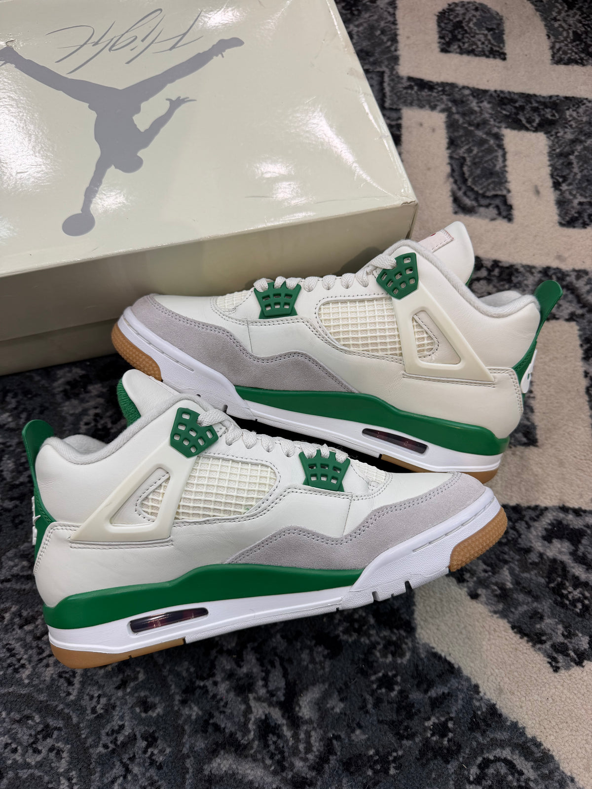 Jordan 4 SB “Pine Green”