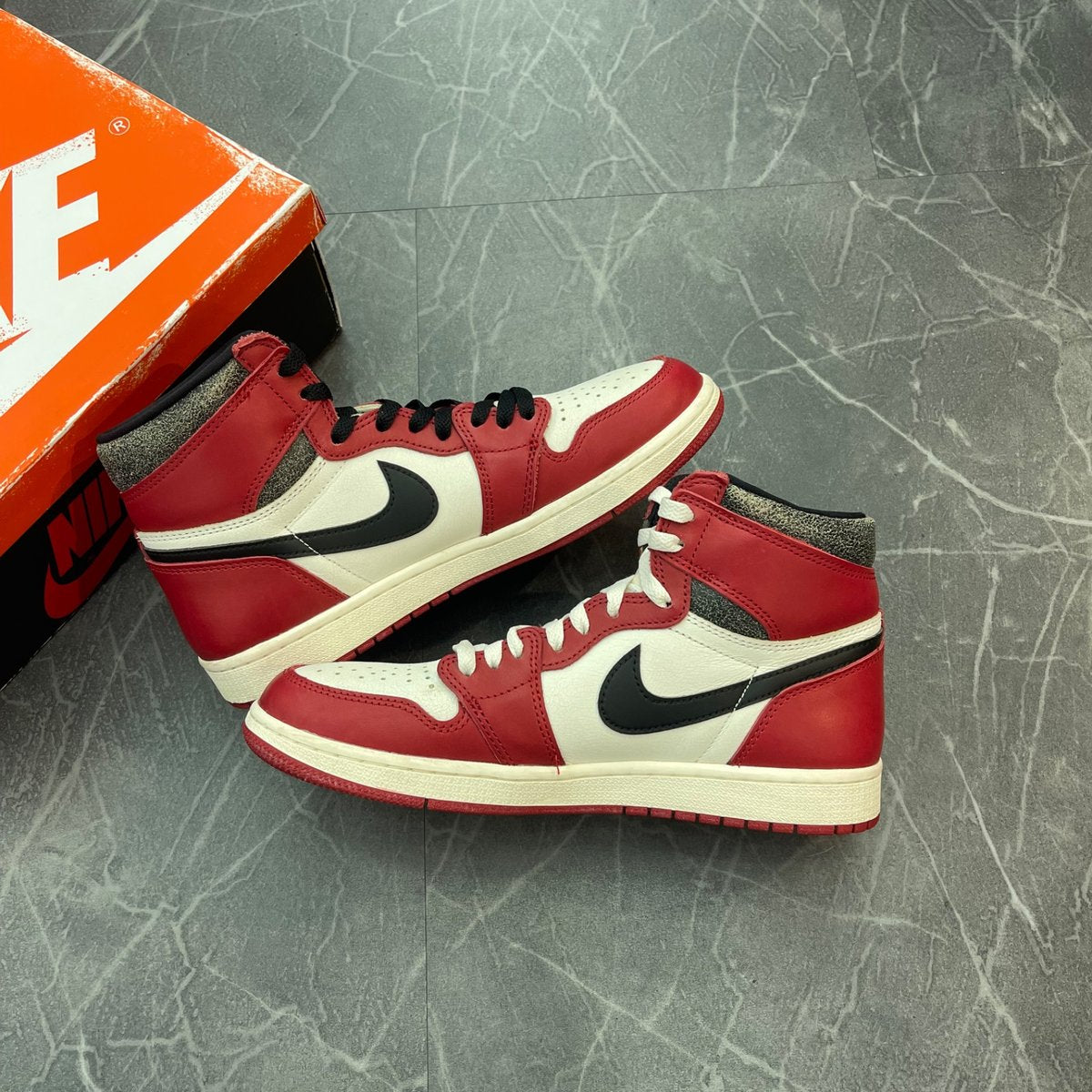 Jordan 1 Retro High OG Chicago Lost and Found (Size 9.5) (Lightly Worn)