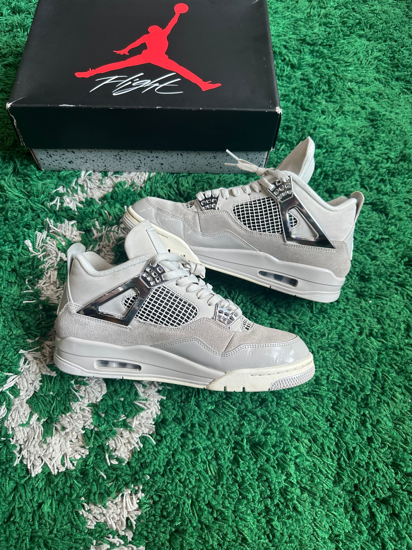 Jordan 4 “Frozen Moments”