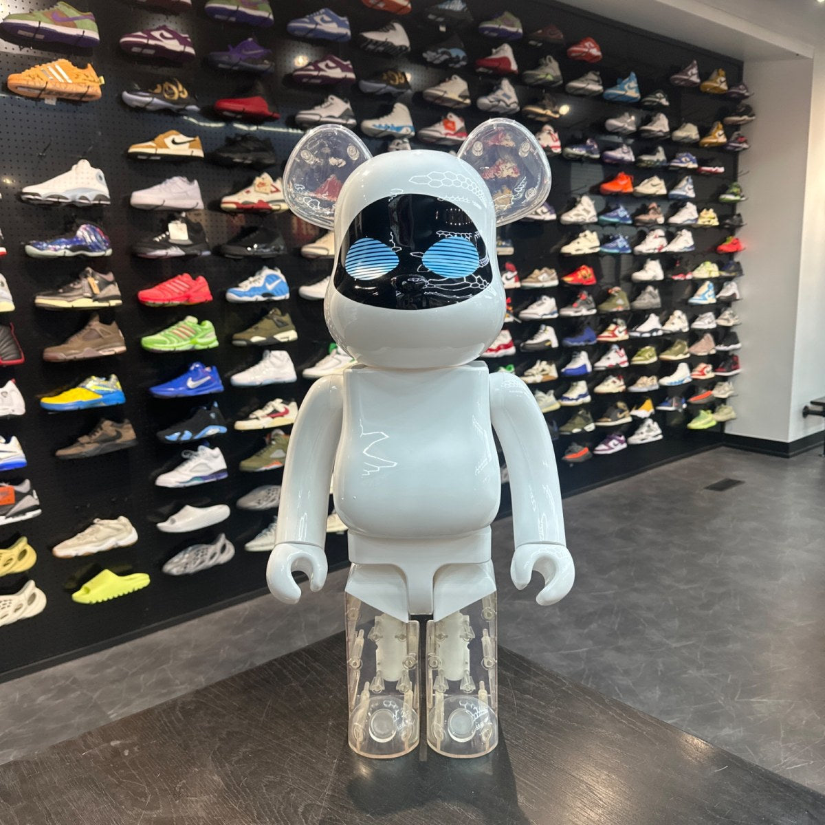 Bearbrick EVE - WALL E 1000% - Image 1