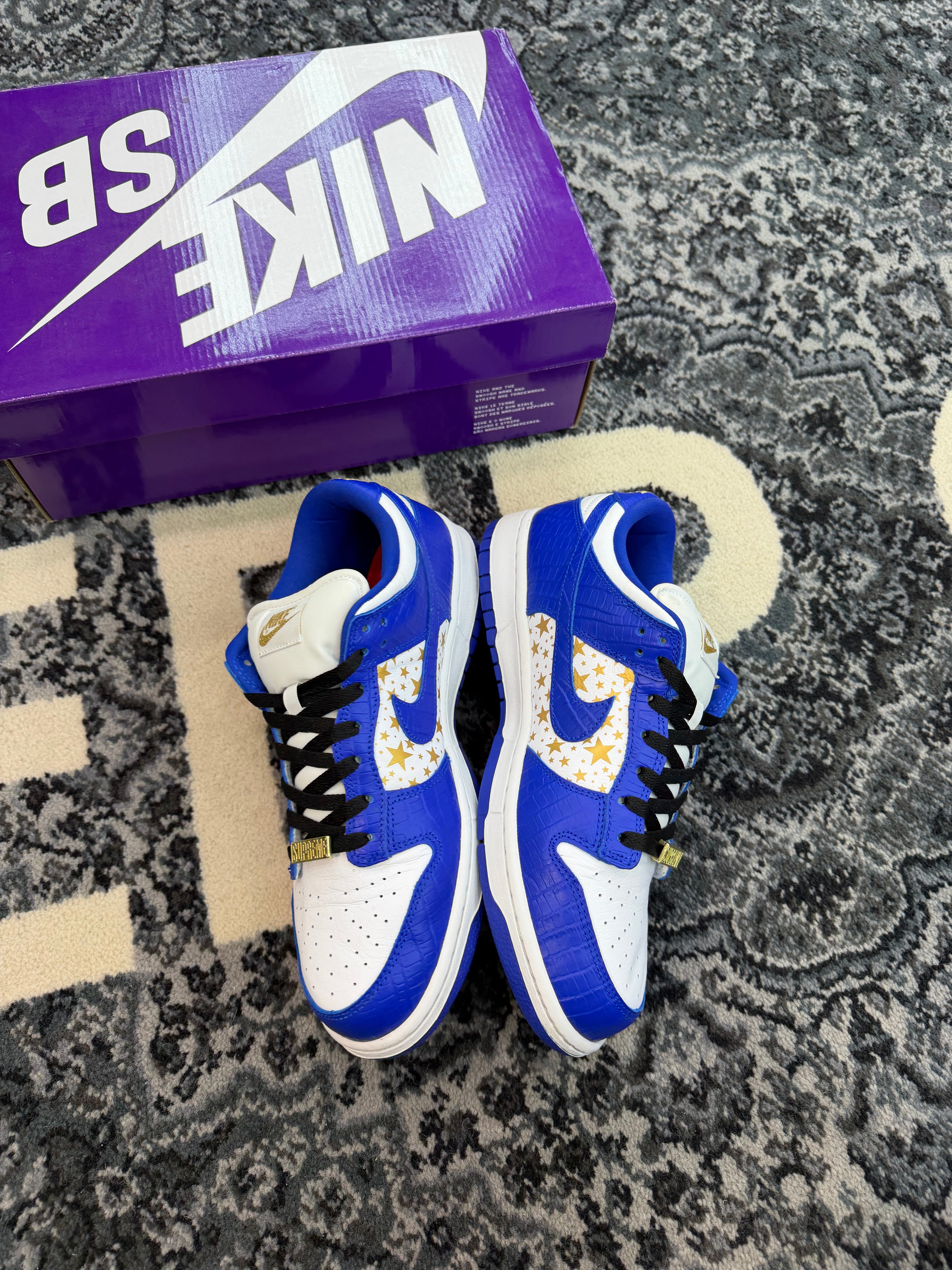 Nike SB Dunk Low x Supreme Stars “Hyper Royal”